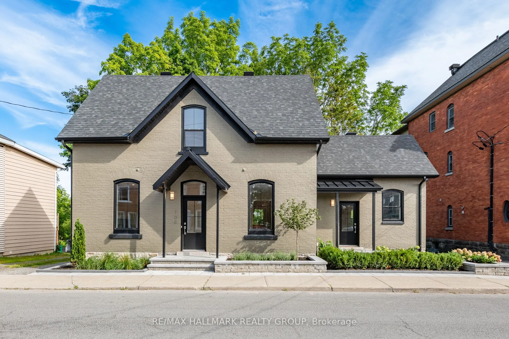 108 Clothier Street E