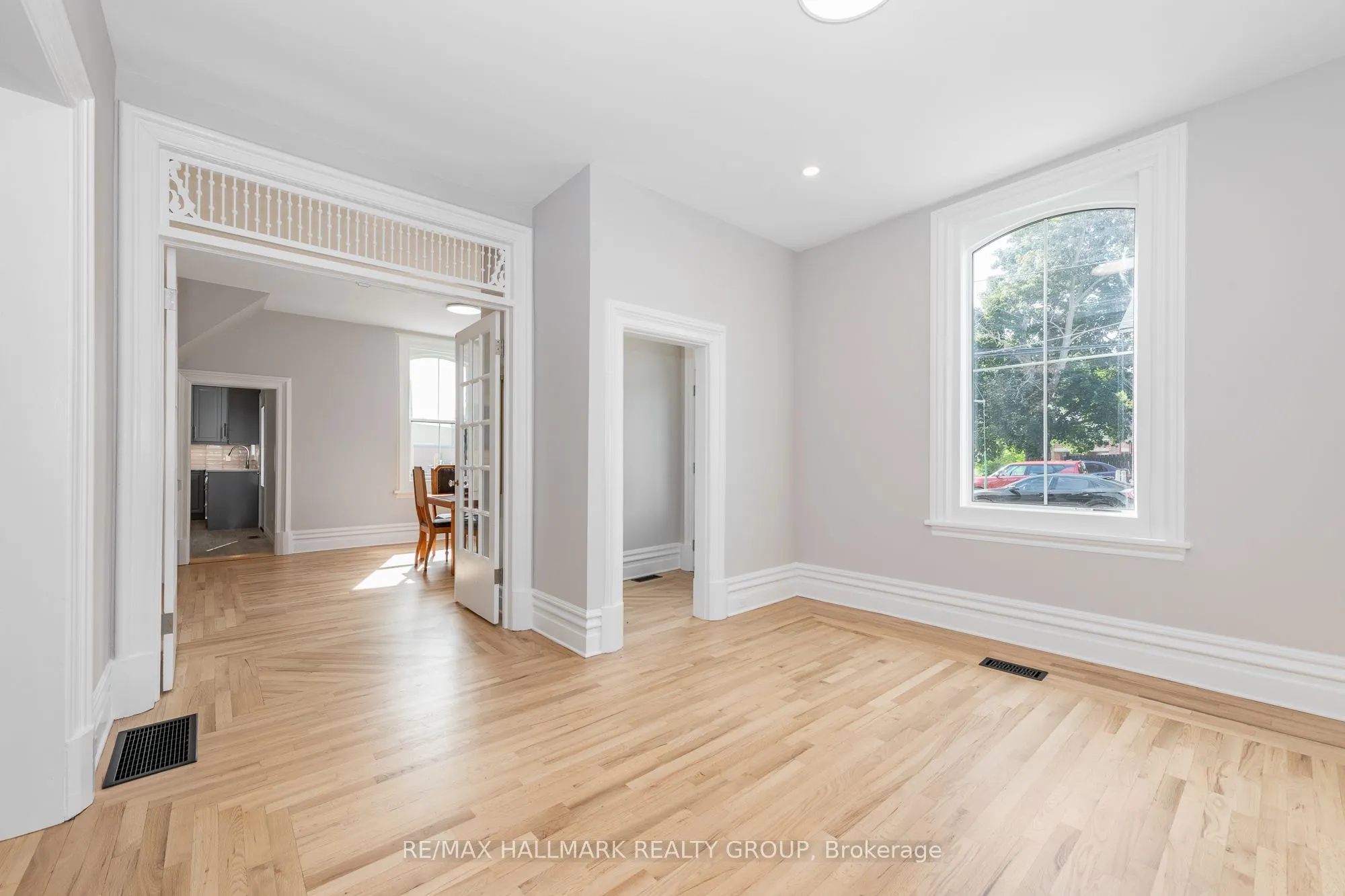 108 Clothier Street E