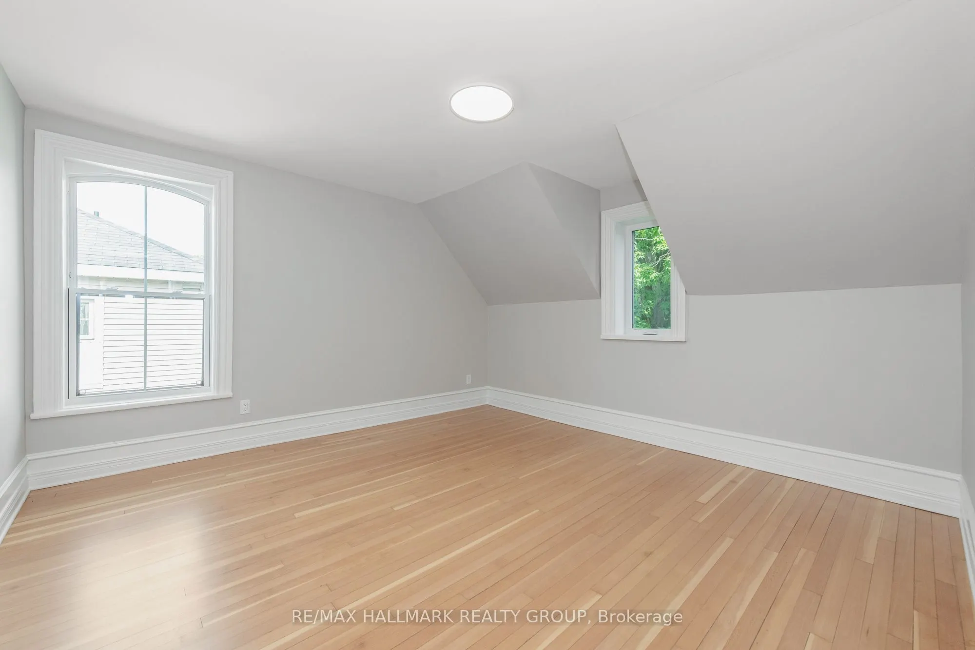 108 Clothier Street E