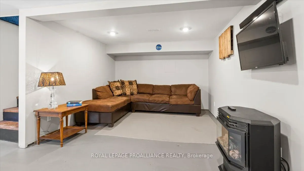 77 Livingstone Avenue W