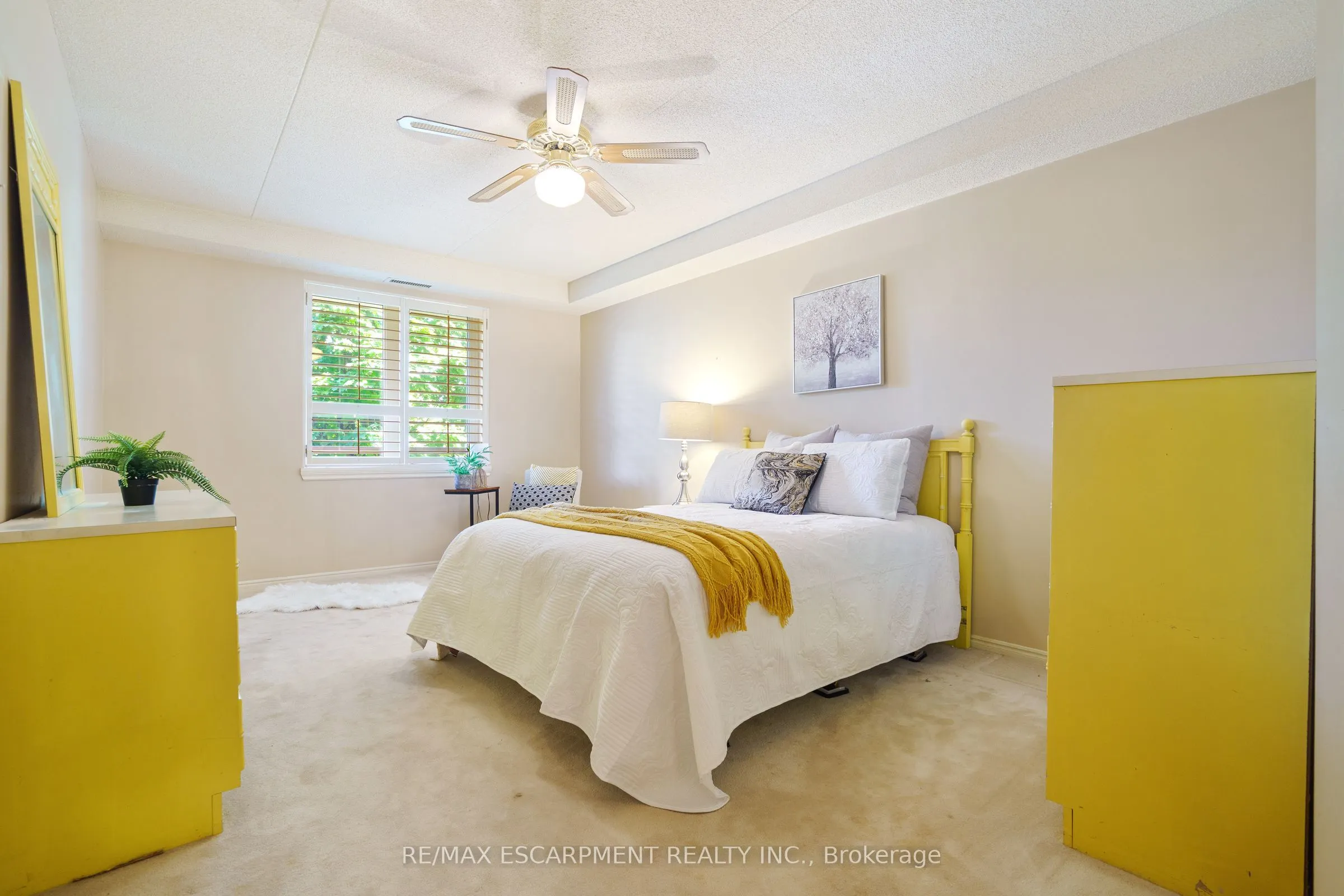 416 LIMERIDGE Road E, #213