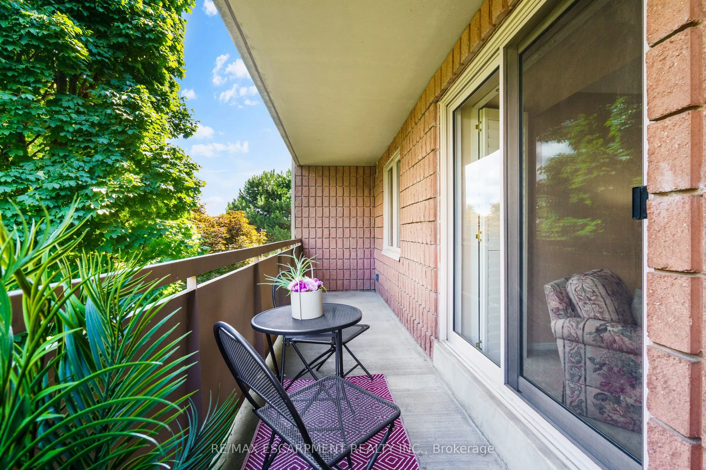 416 LIMERIDGE Road E, #213