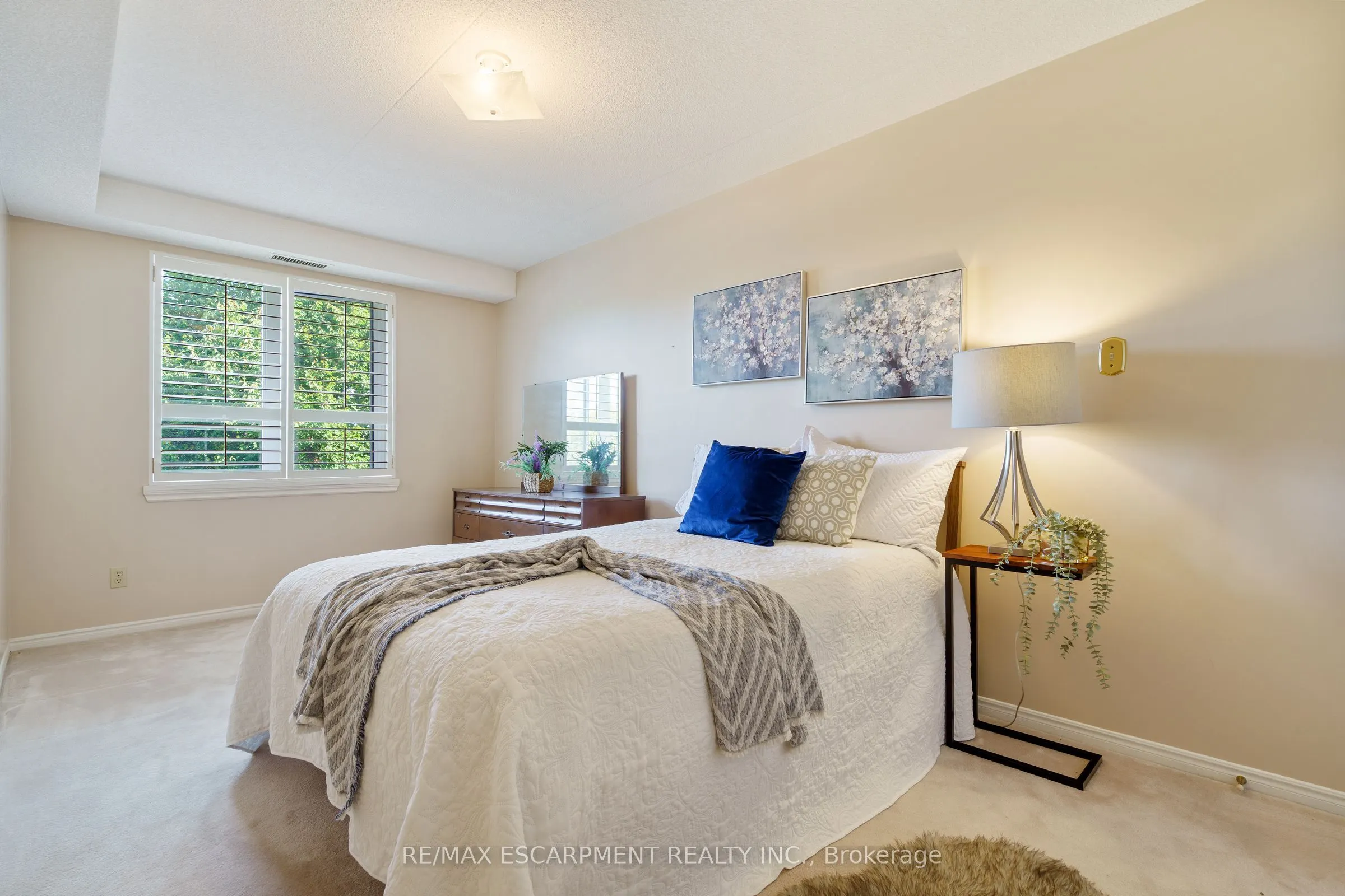 416 LIMERIDGE Road E, #213