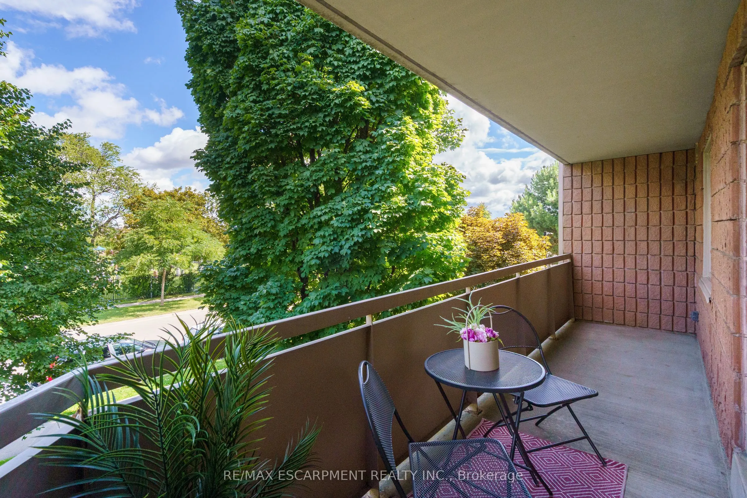 416 LIMERIDGE Road E, #213