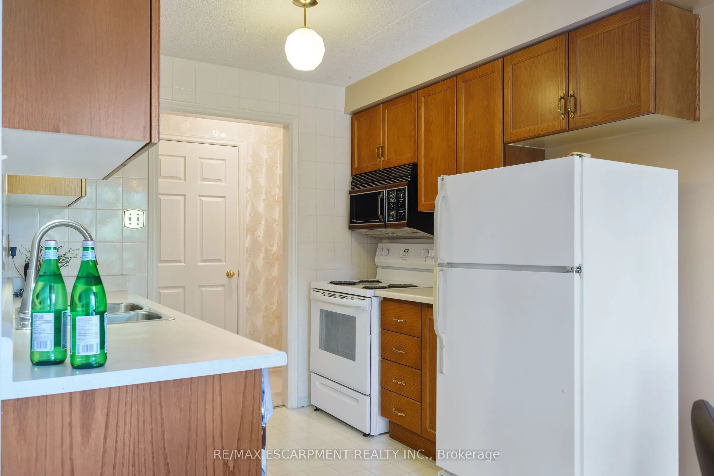 416 LIMERIDGE Road E, #213