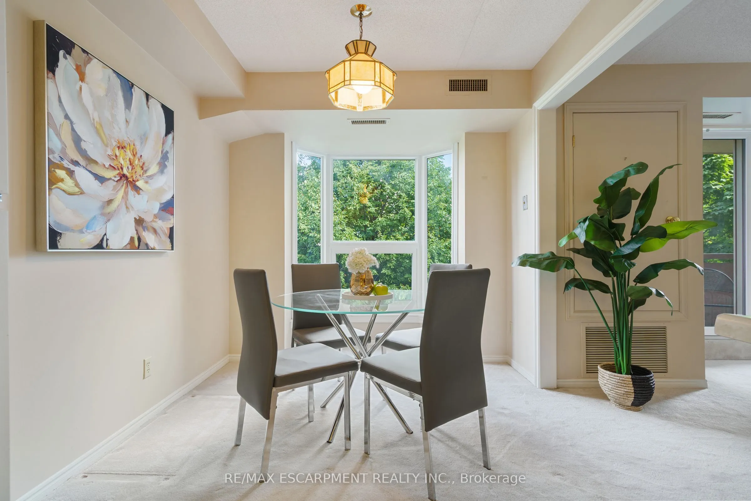 416 LIMERIDGE Road E, #213
