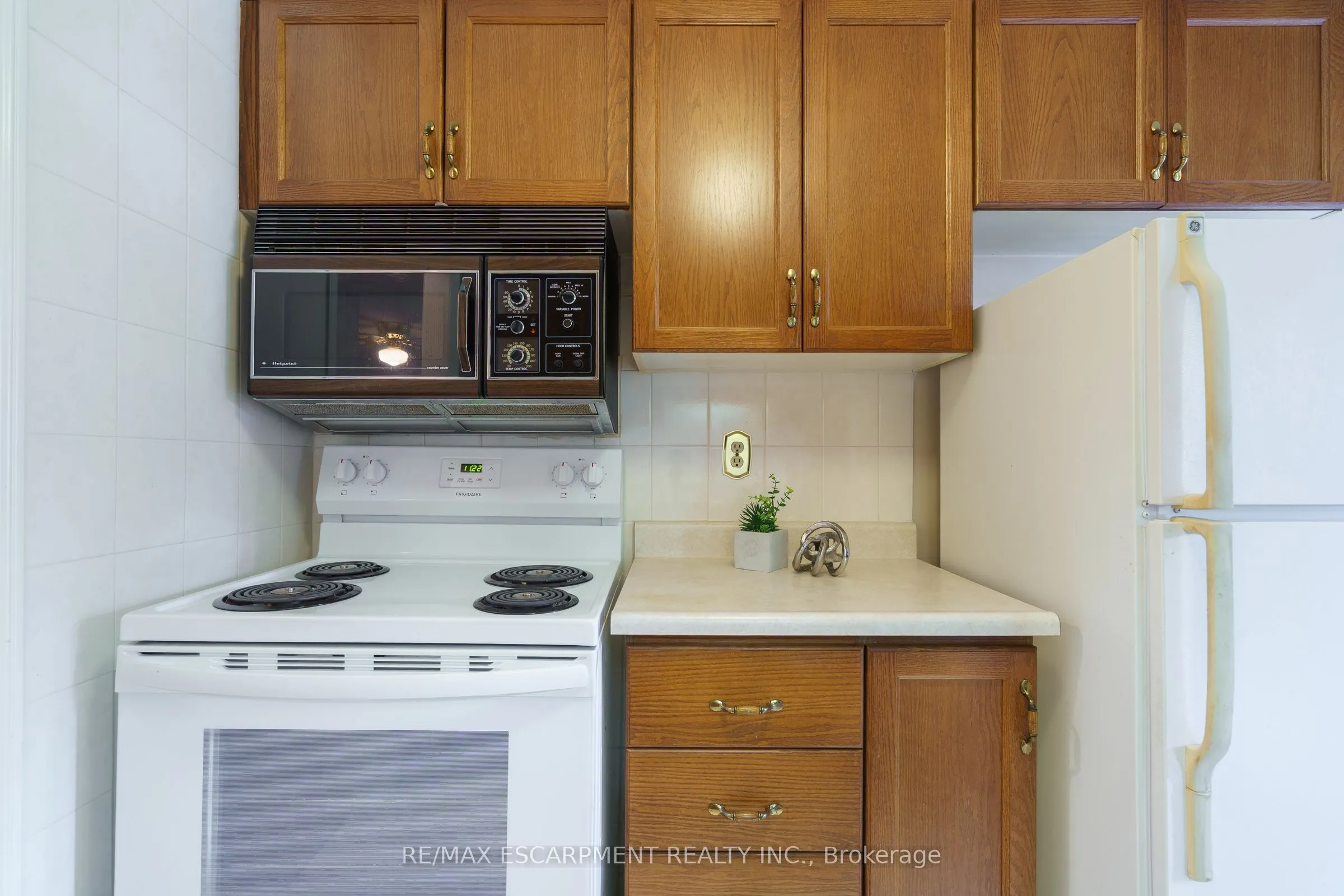 416 LIMERIDGE Road E, #213