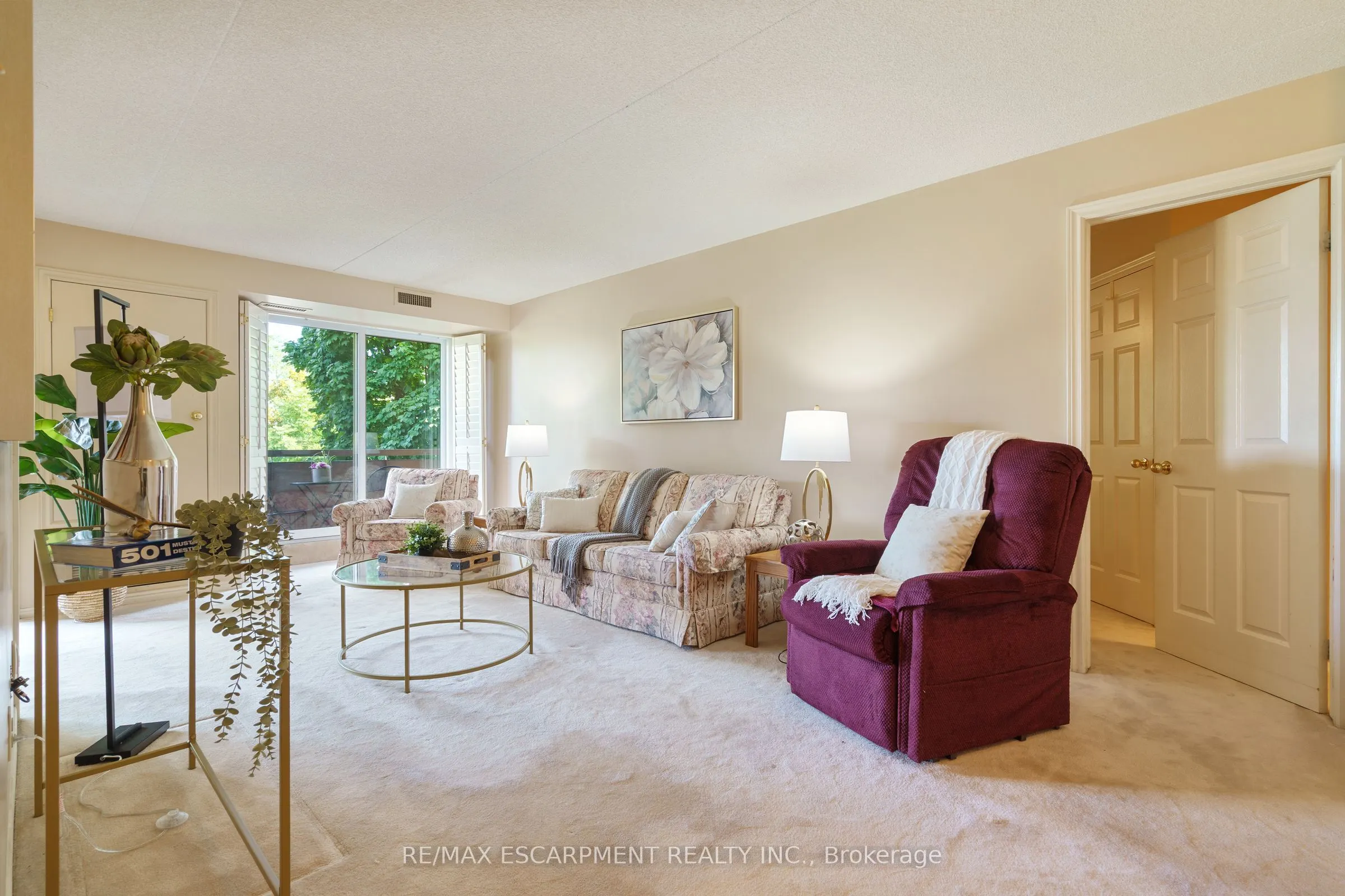 416 LIMERIDGE Road E, #213