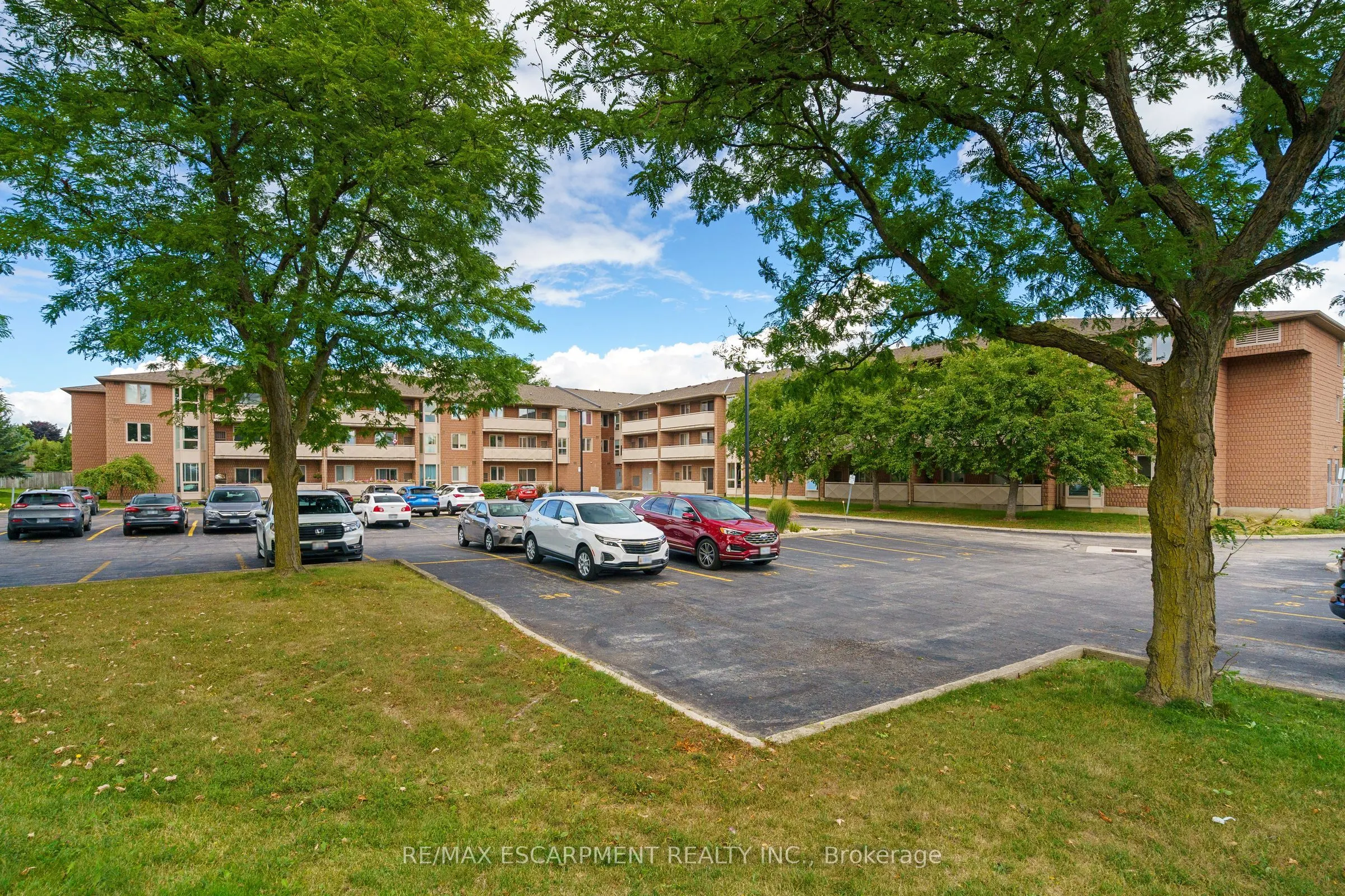 416 LIMERIDGE Road E, #213