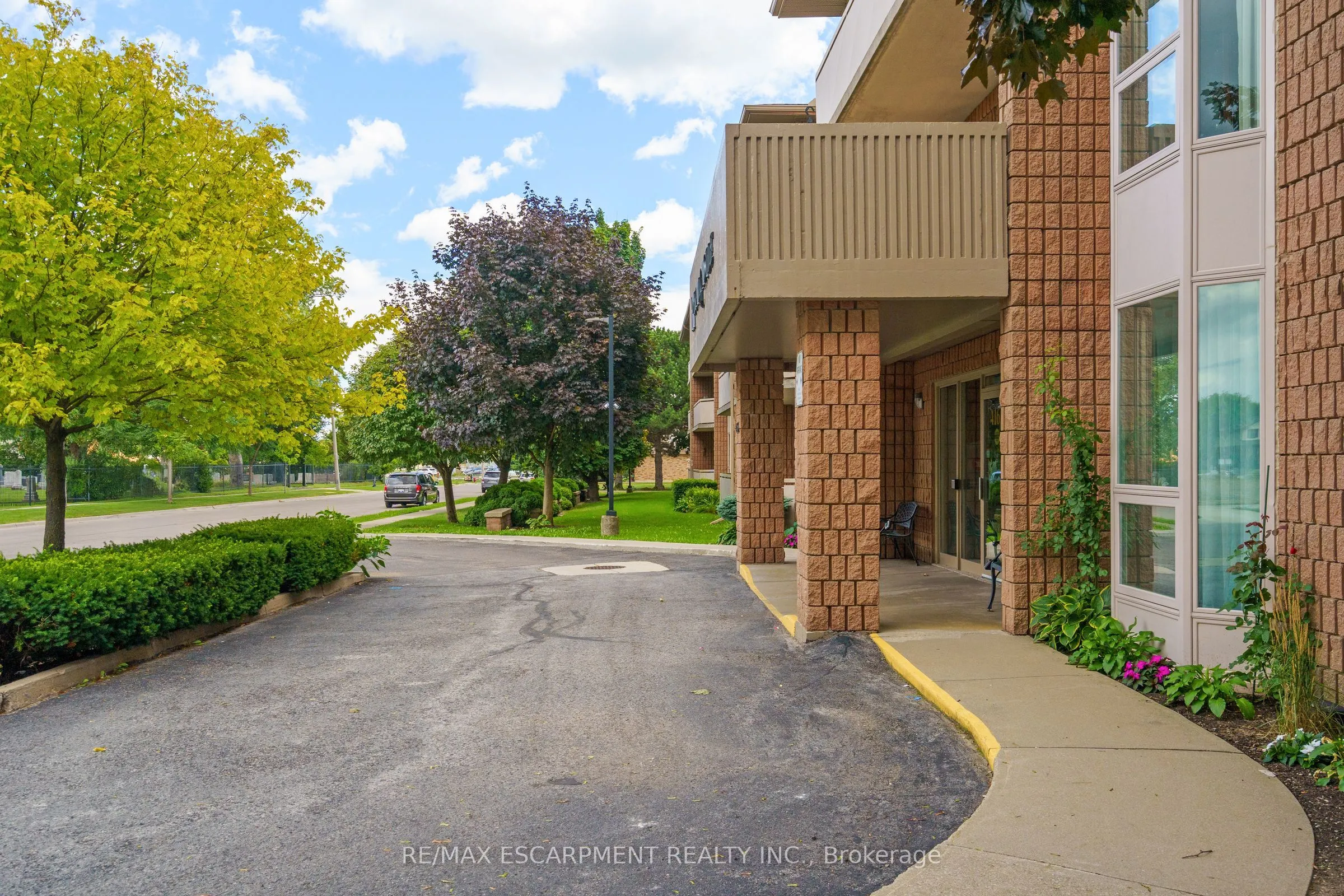 416 LIMERIDGE Road E, #213