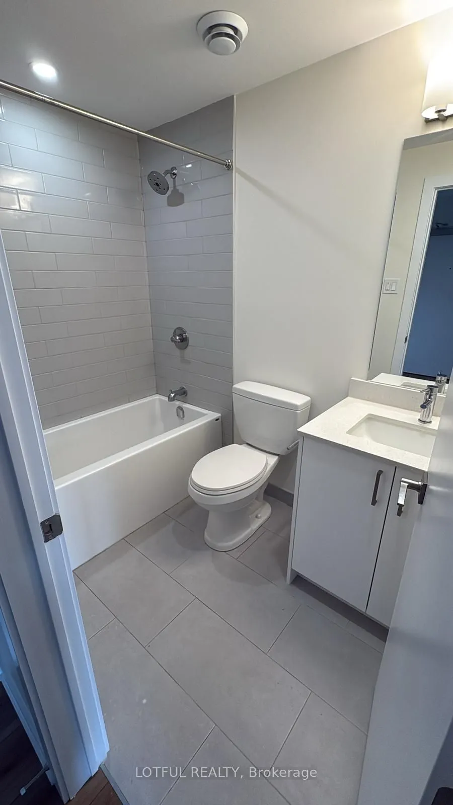 630 Churchill Avenue N, #203