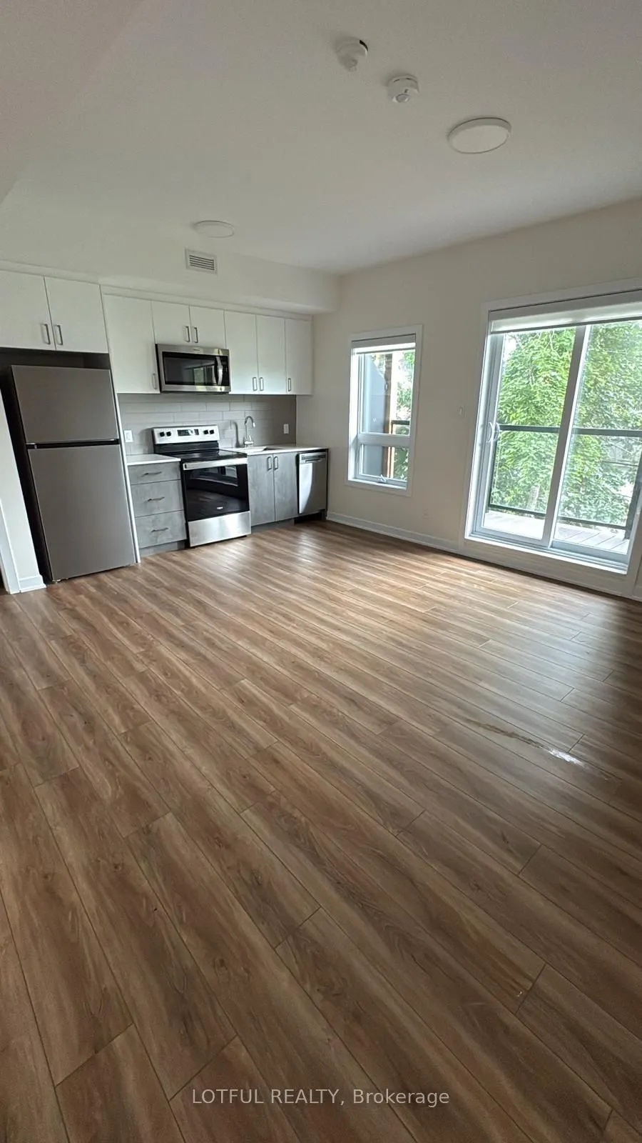 630 Churchill Avenue N, #203