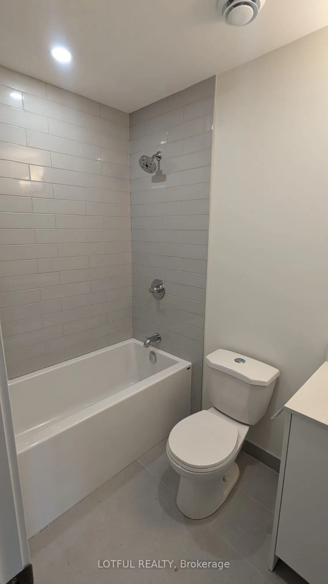 630 Churchill Avenue N, #203
