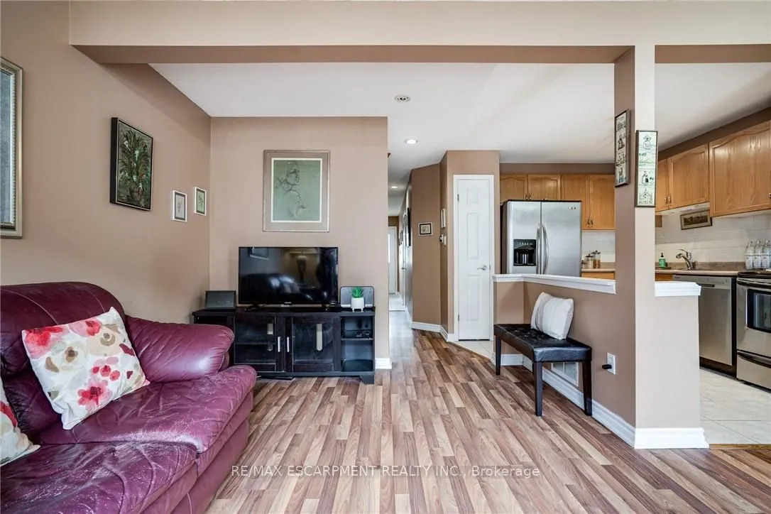 1809 Upper Wentworth Street, #11