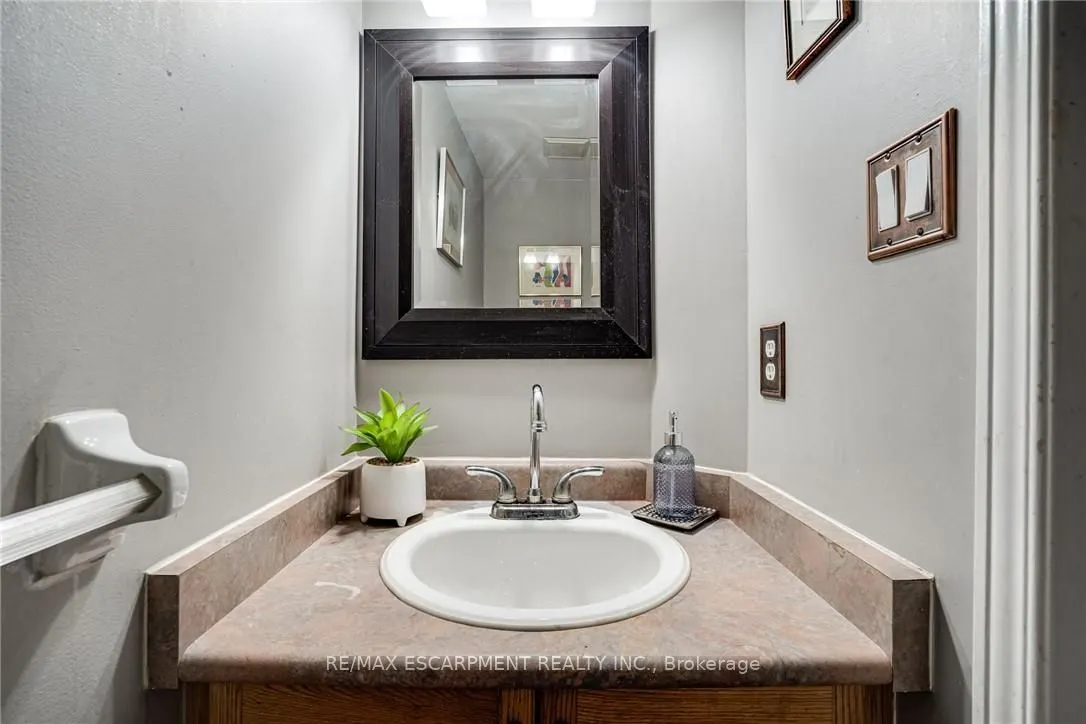 1809 Upper Wentworth Street, #11