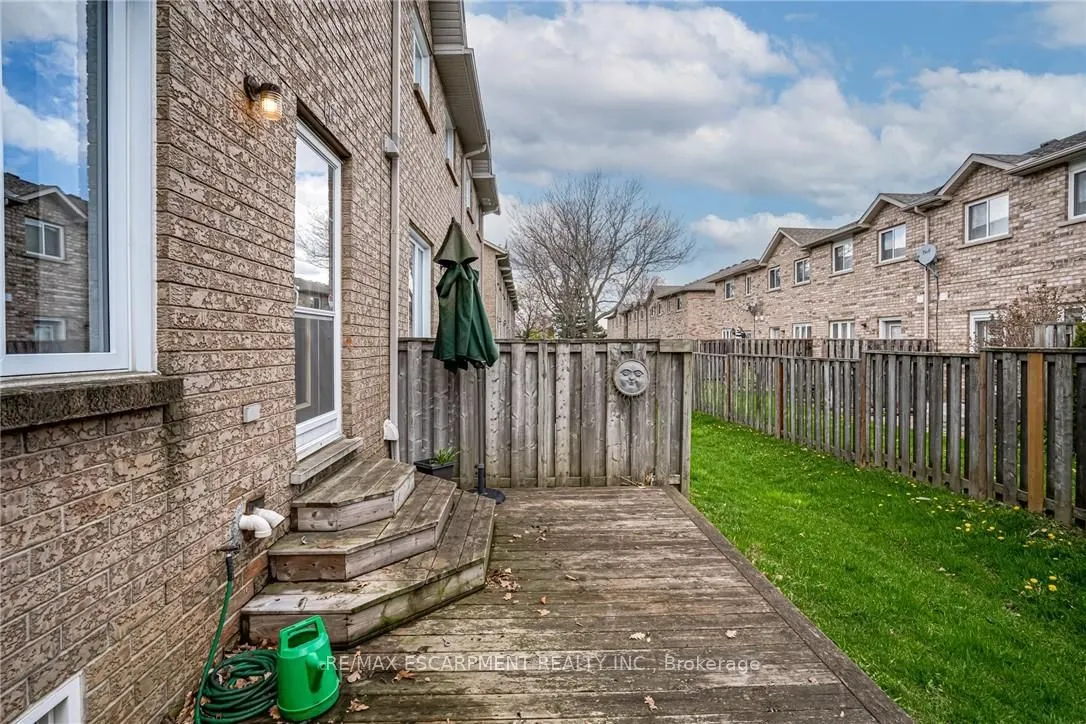 1809 Upper Wentworth Street, #11