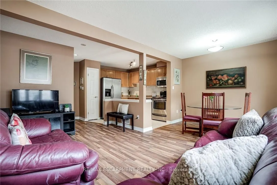 1809 Upper Wentworth Street, #11