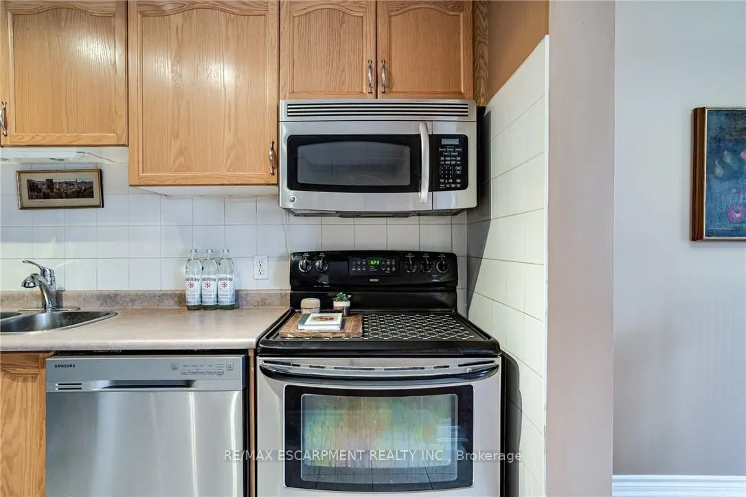 1809 Upper Wentworth Street, #11