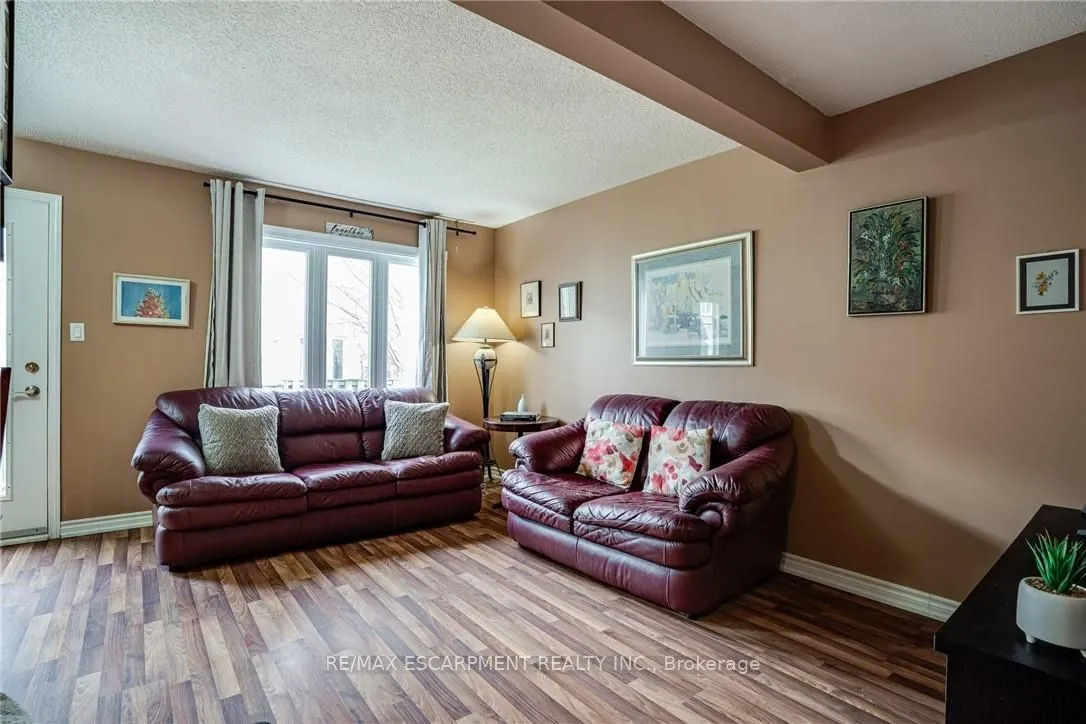 1809 Upper Wentworth Street, #11