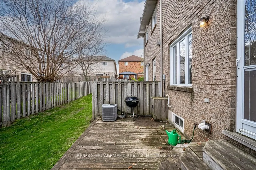 1809 Upper Wentworth Street, #11