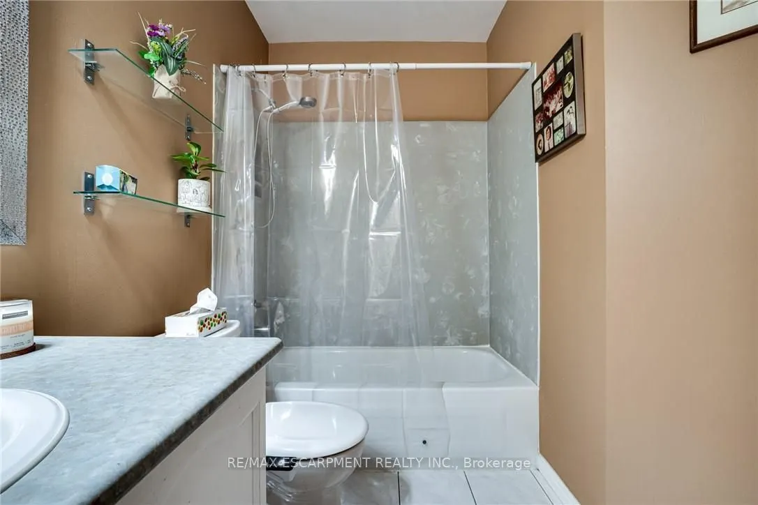 1809 Upper Wentworth Street, #11