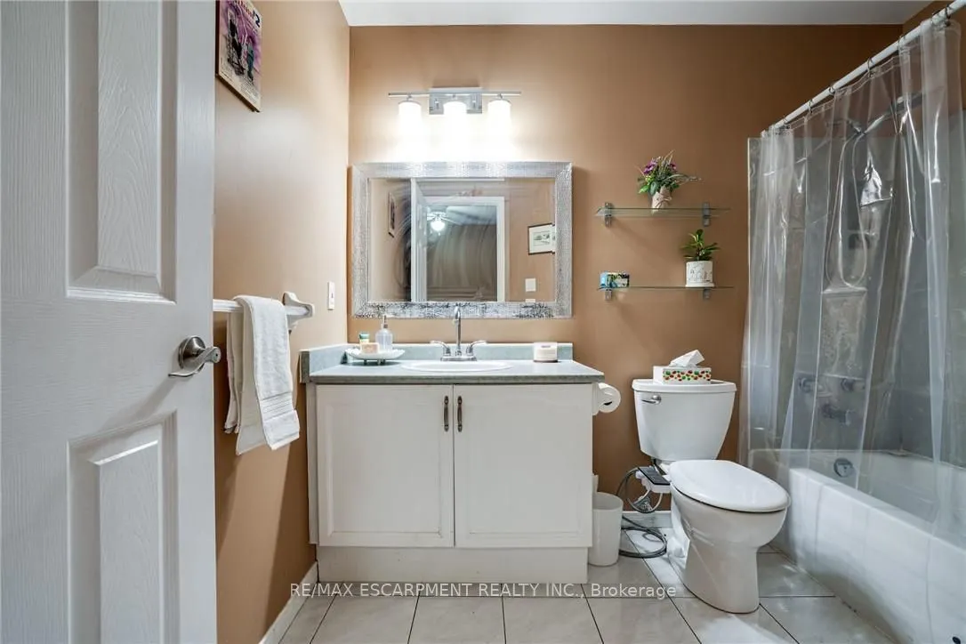 1809 Upper Wentworth Street, #11