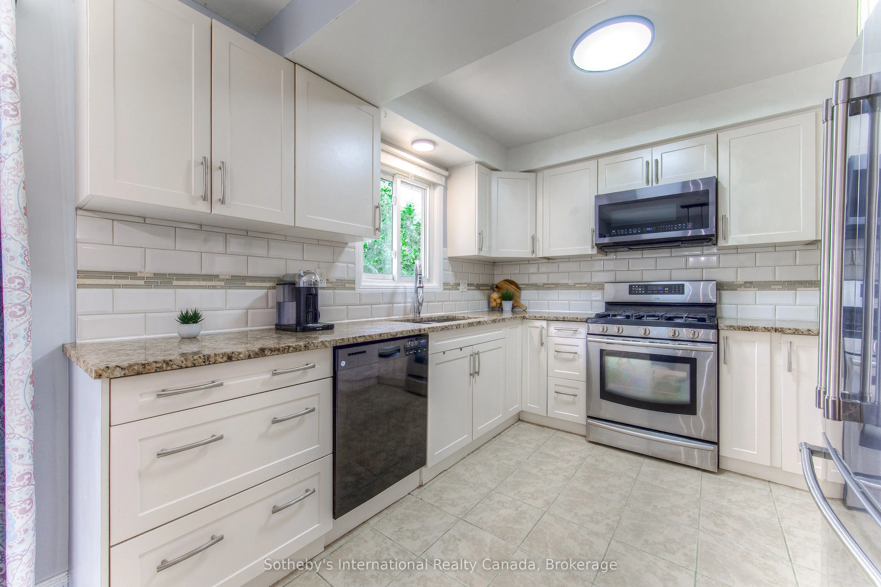 157 Twin Crescent