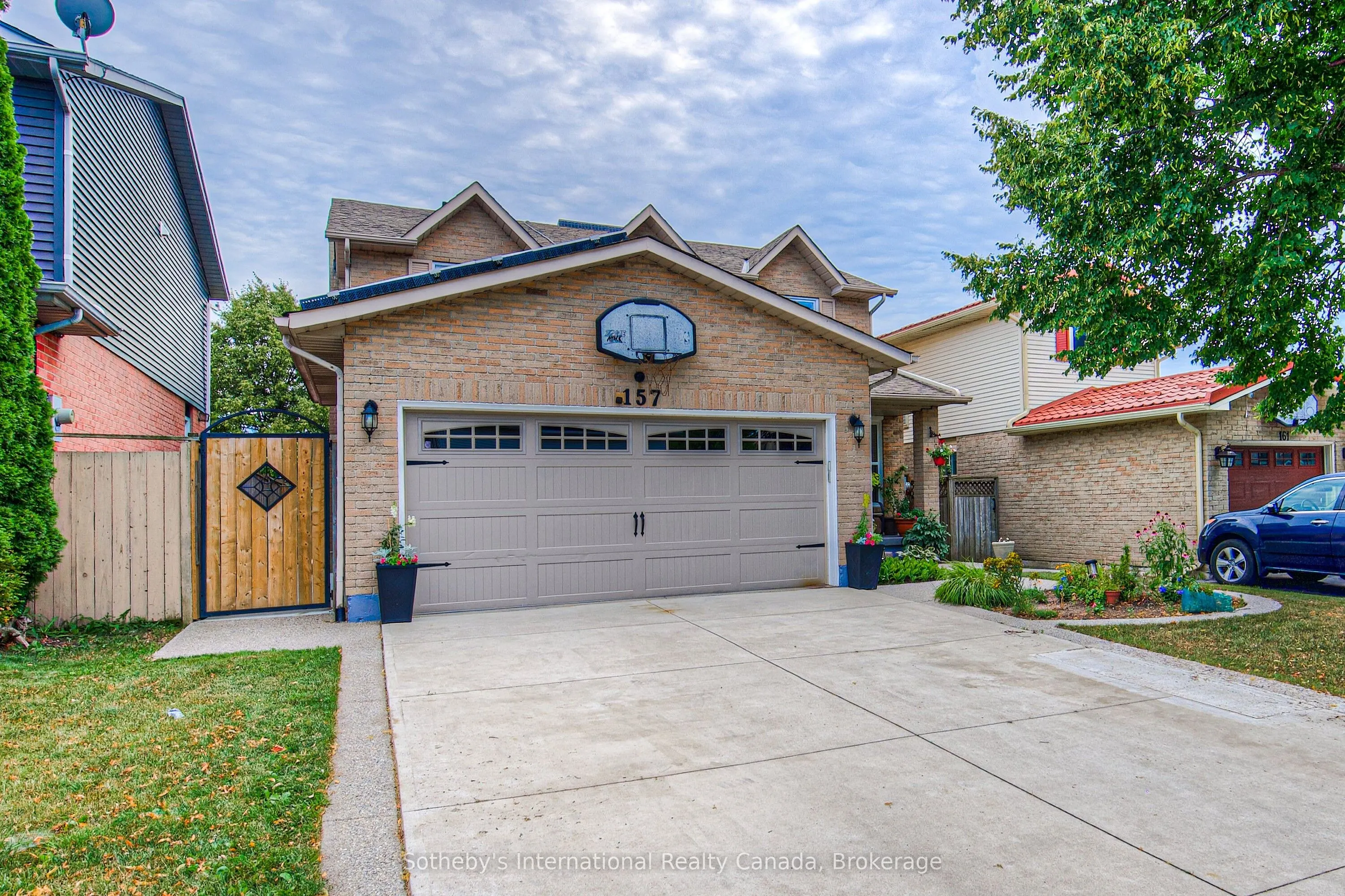157 Twin Crescent