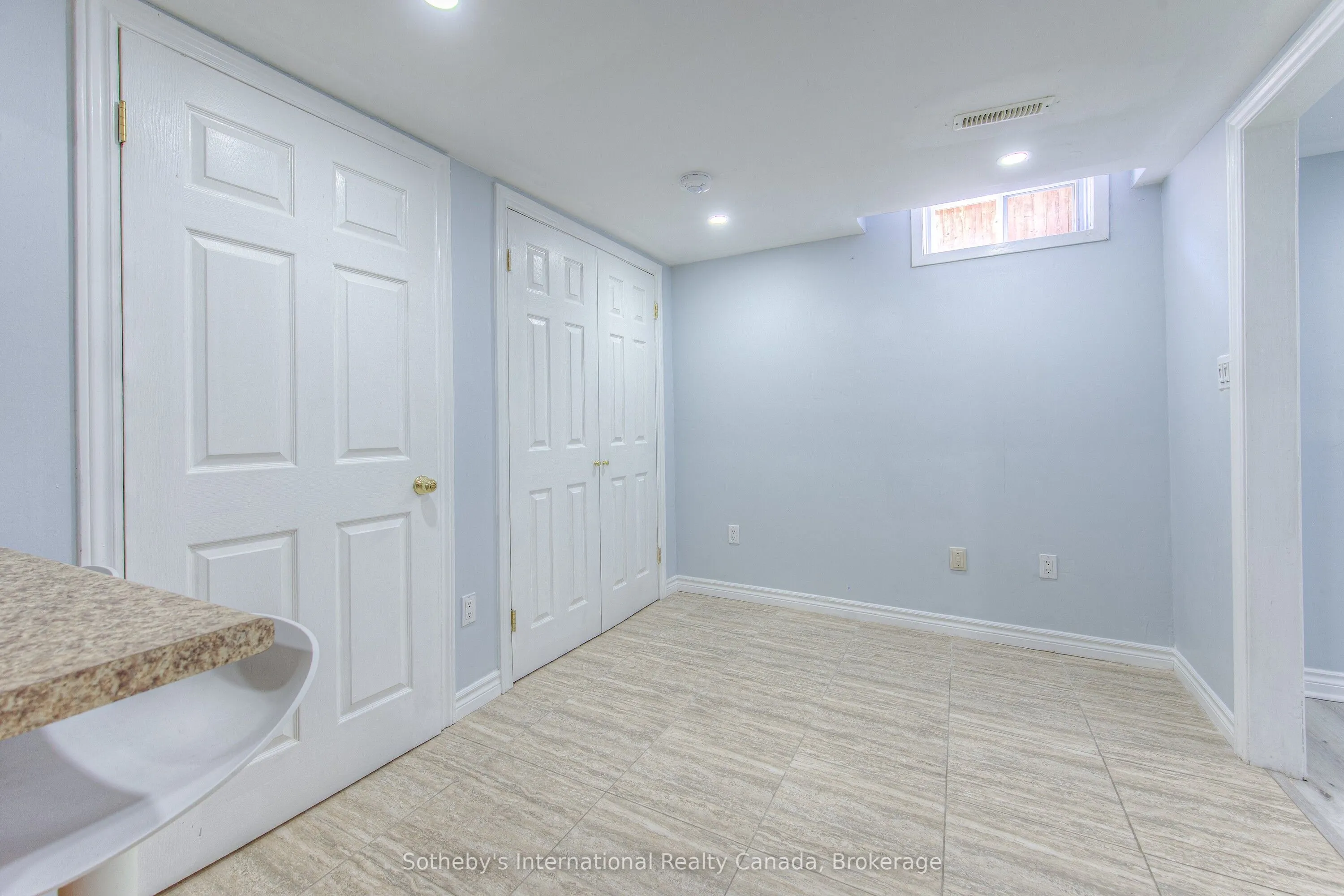 157 Twin Crescent