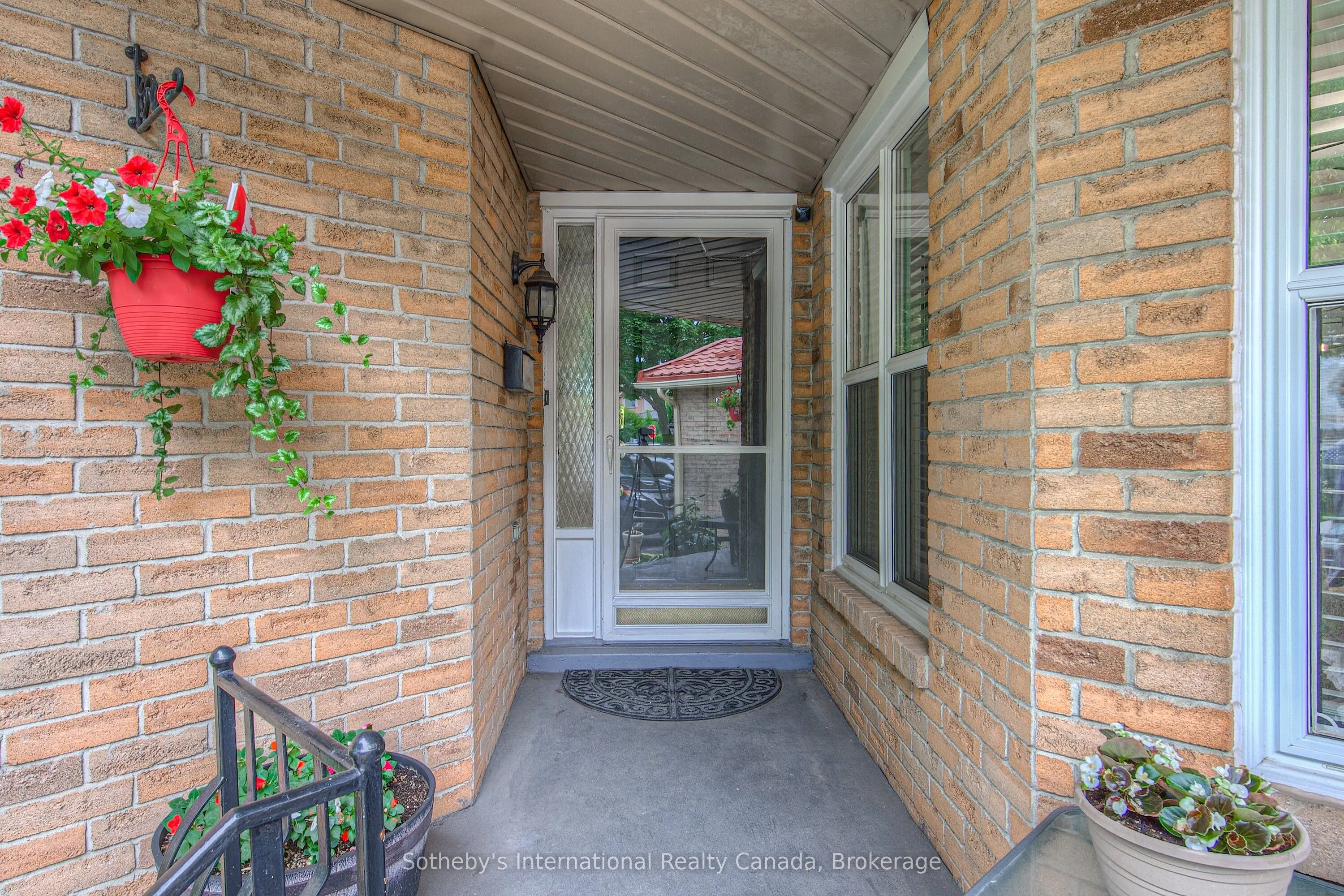 157 Twin Crescent