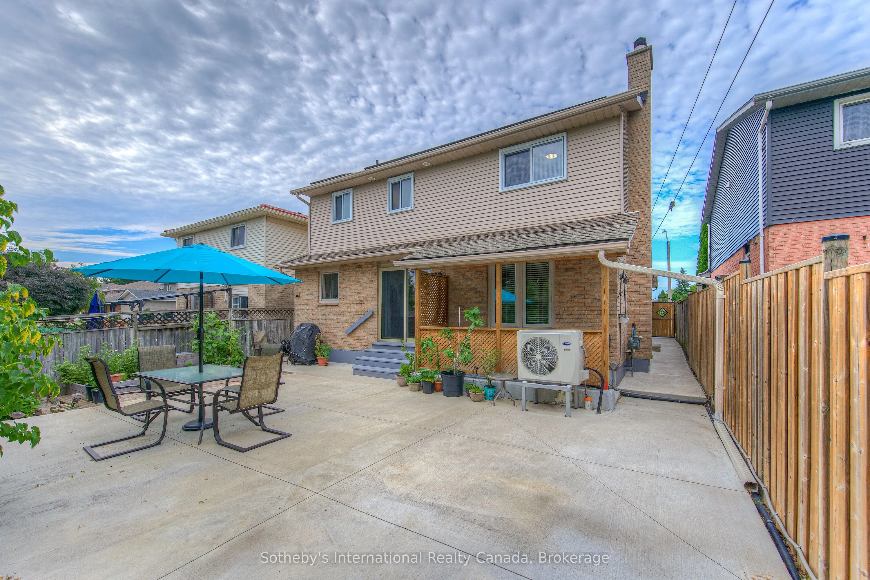 157 Twin Crescent