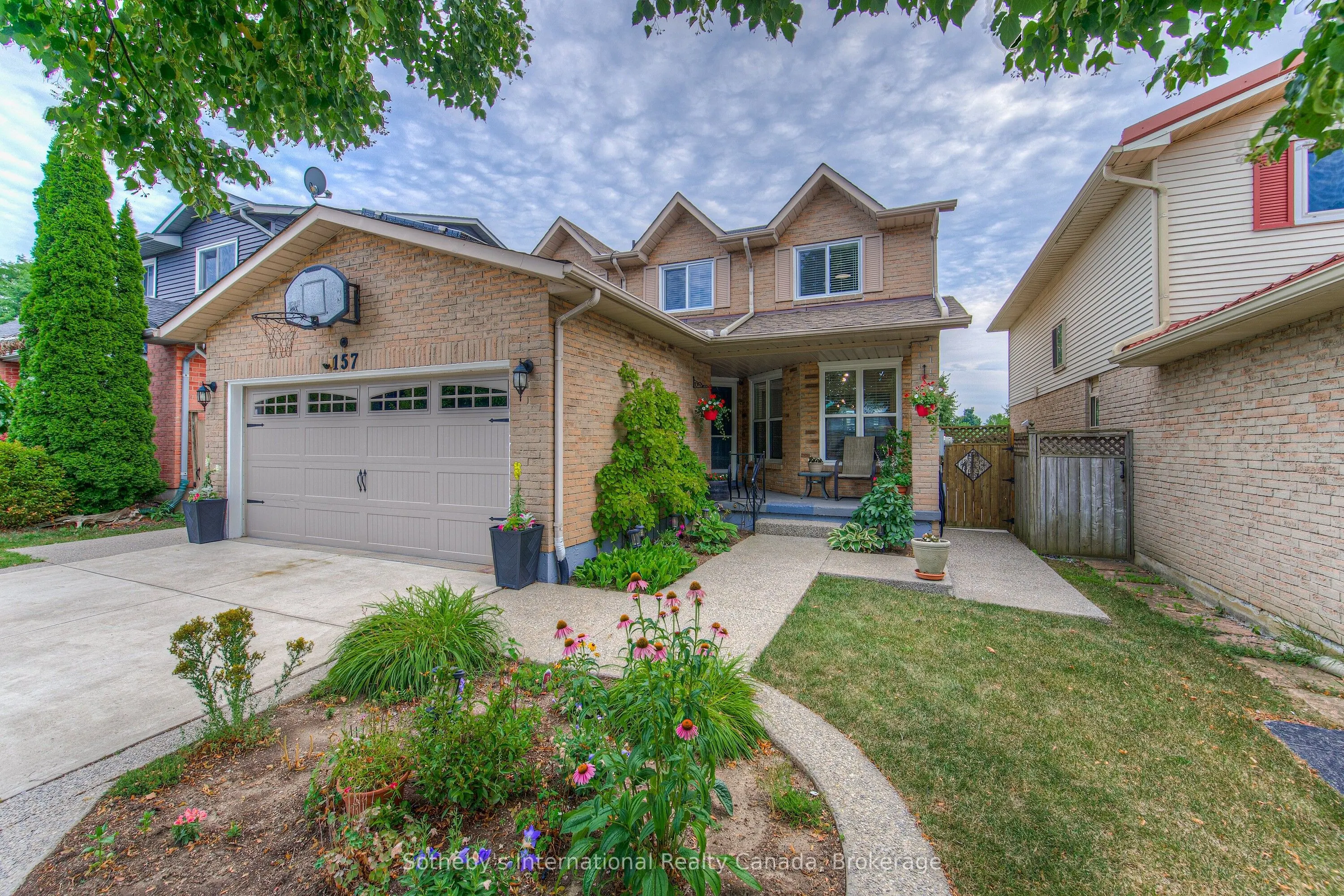 157 Twin Crescent