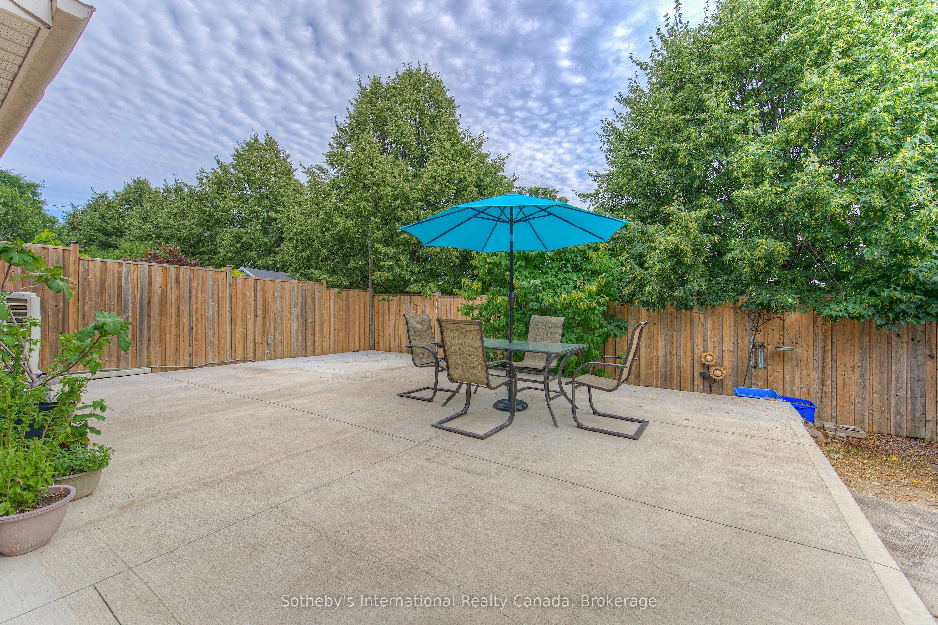 157 Twin Crescent