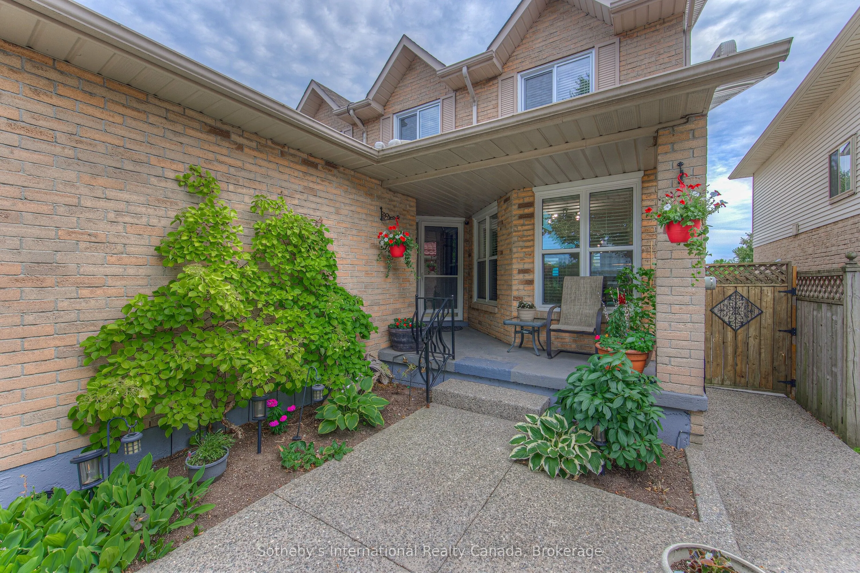 157 Twin Crescent
