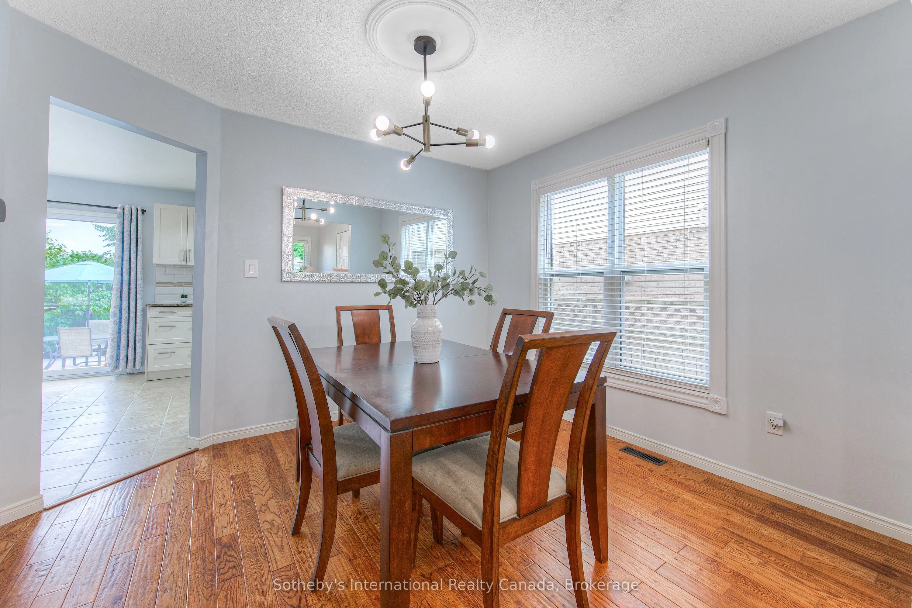 157 Twin Crescent