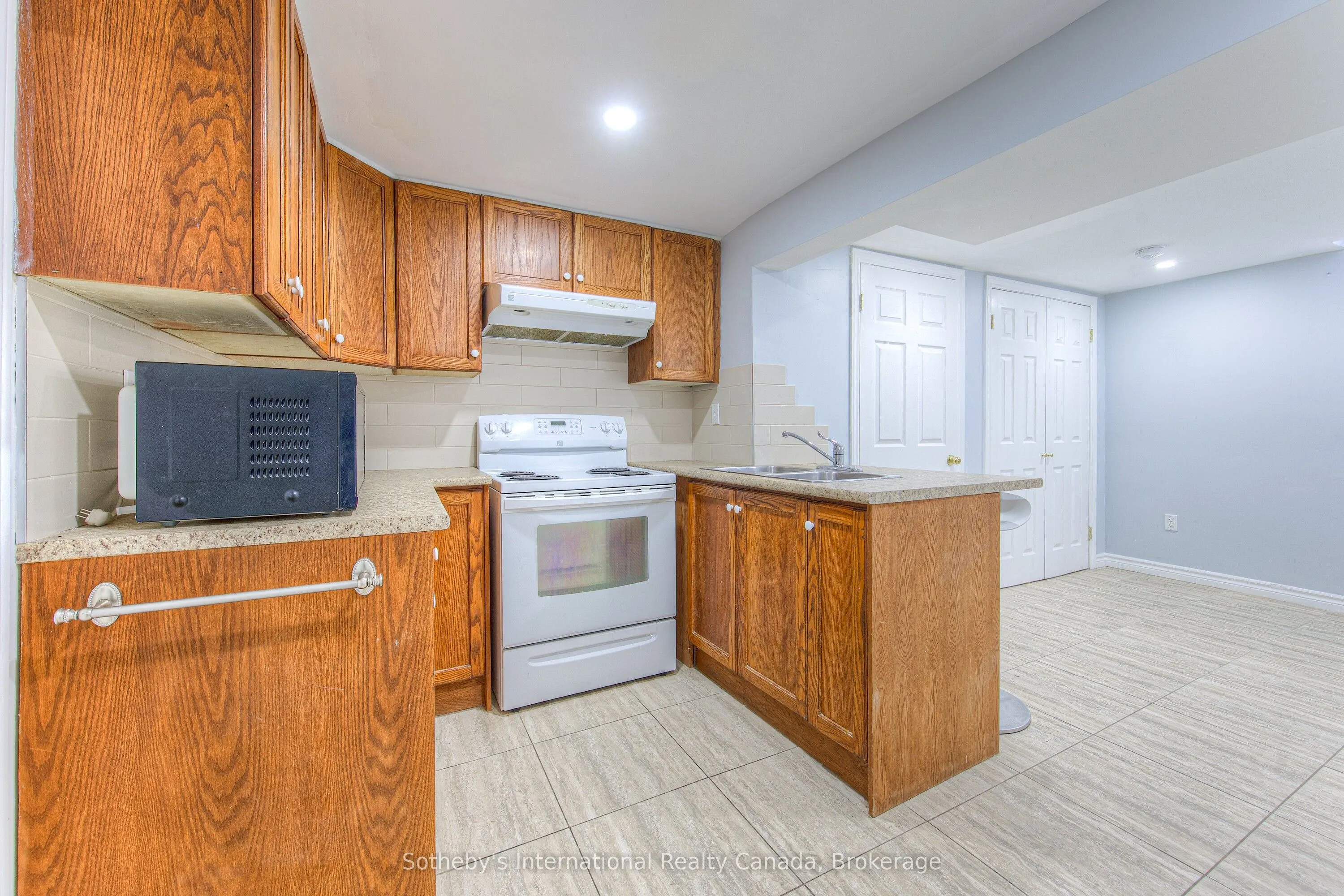 157 Twin Crescent