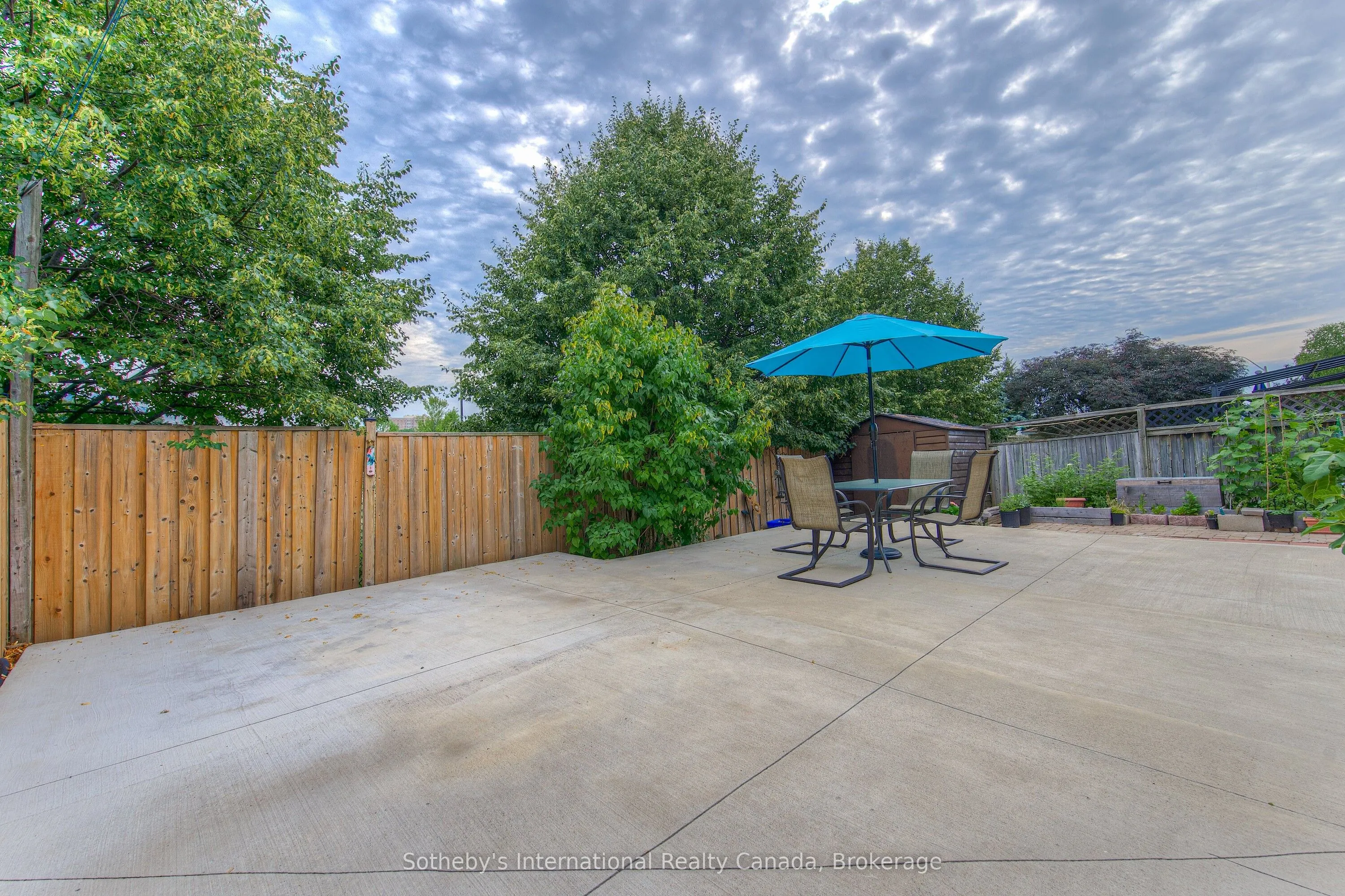 157 Twin Crescent