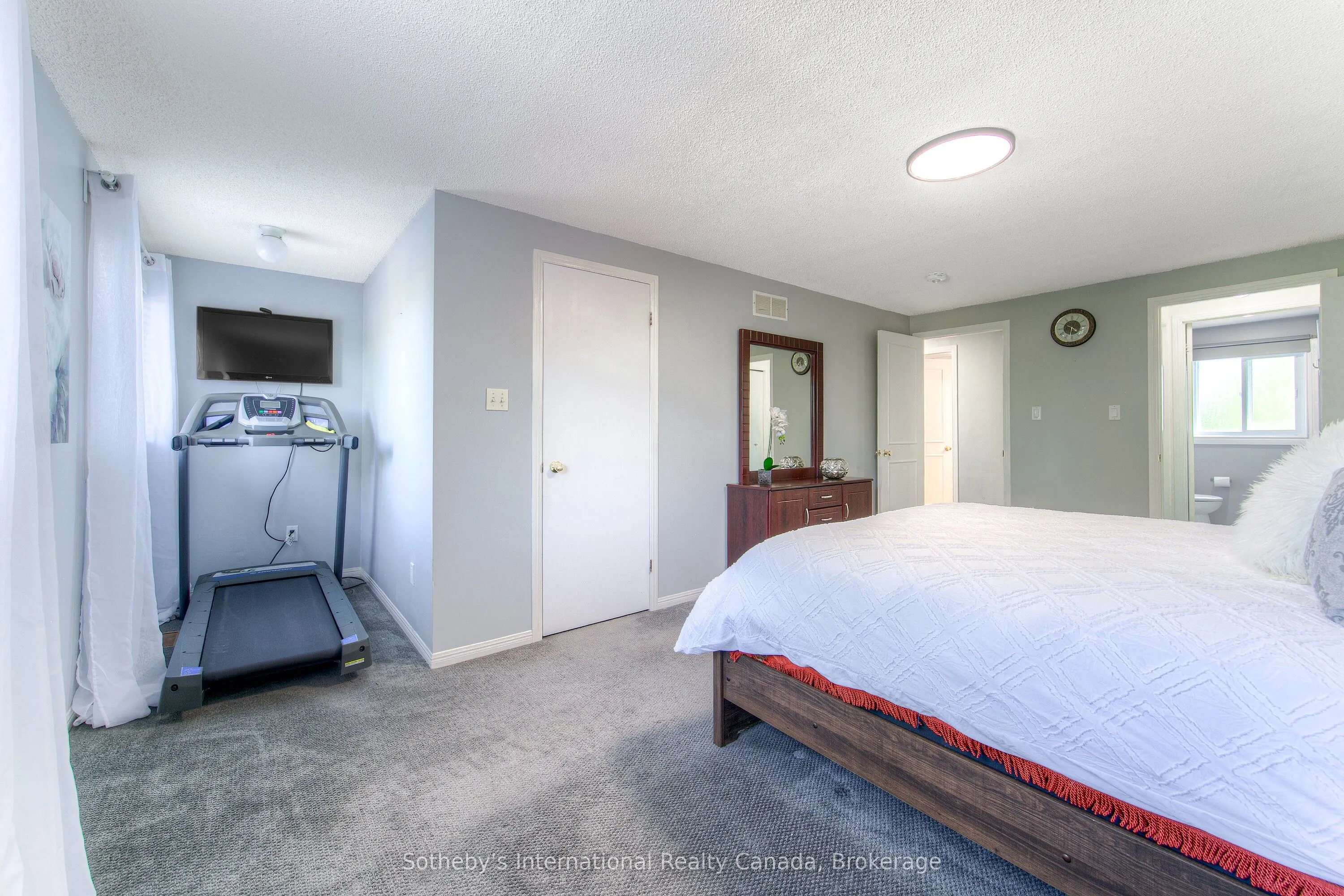 157 Twin Crescent