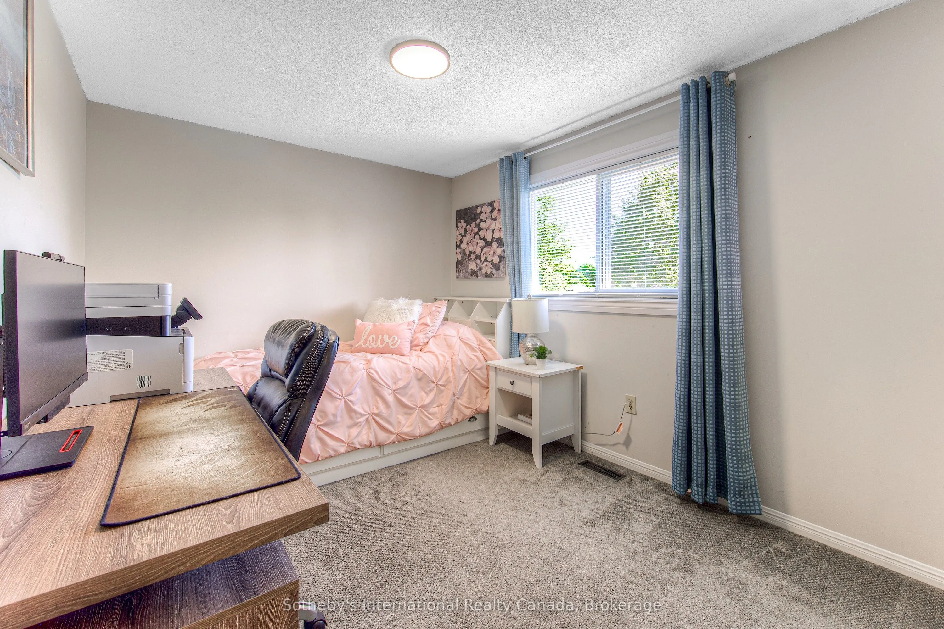 157 Twin Crescent