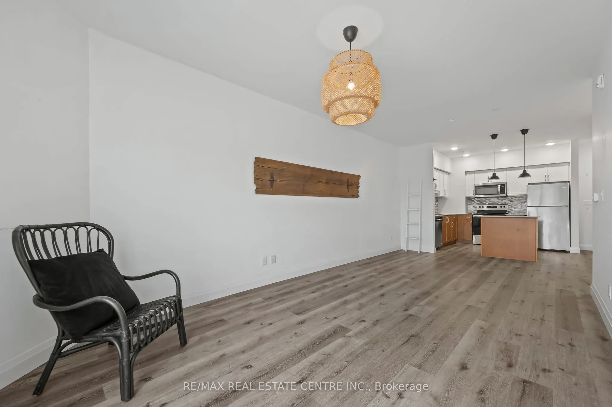 399 QUEEN Street S, #202