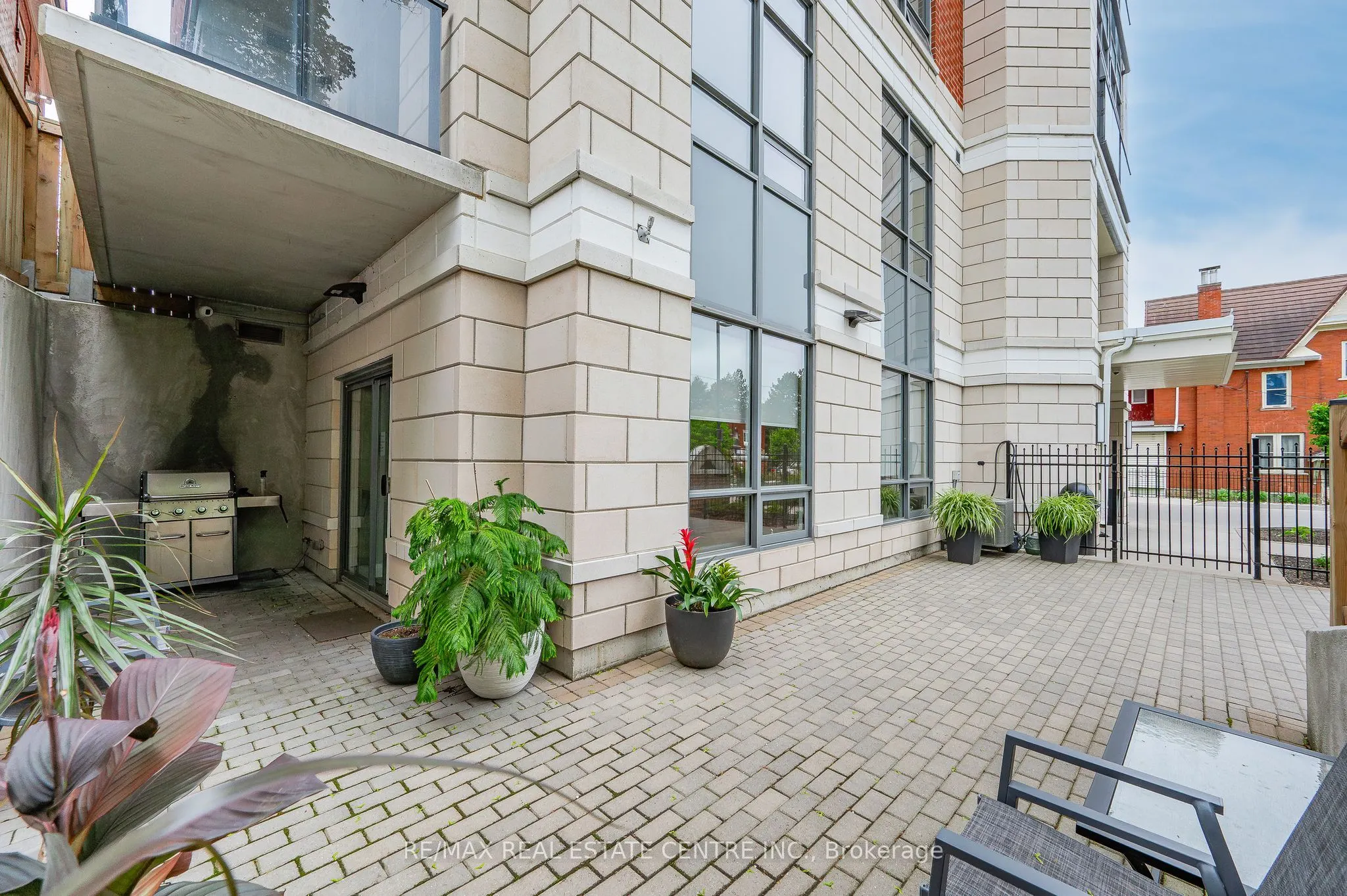 399 QUEEN Street S, #202