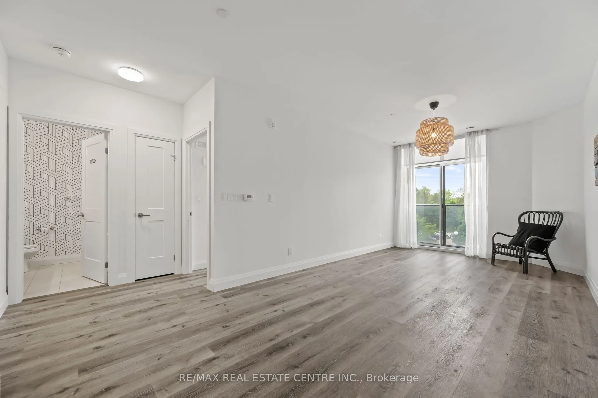 399 QUEEN Street S, #202