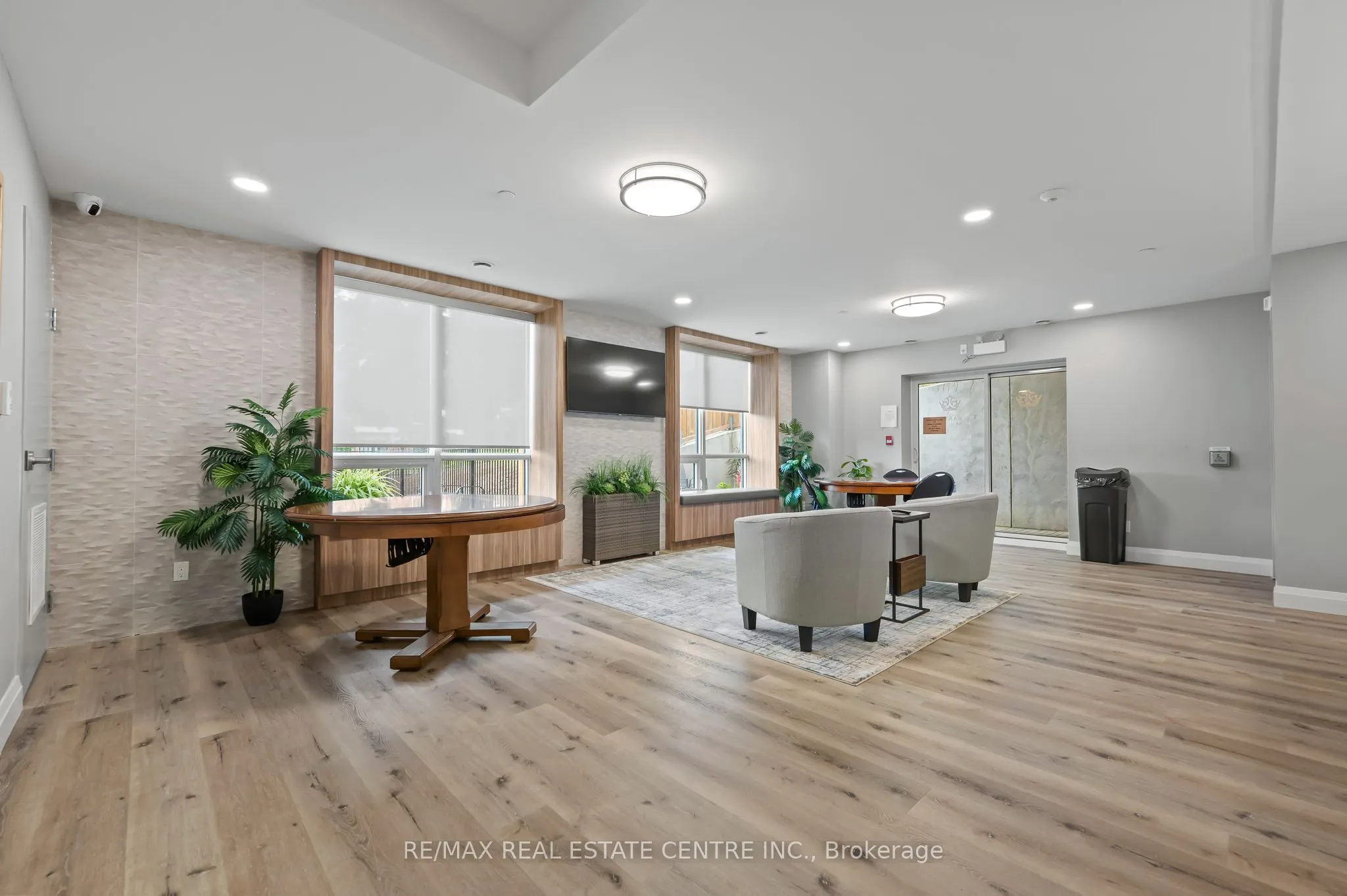 399 QUEEN Street S, #202