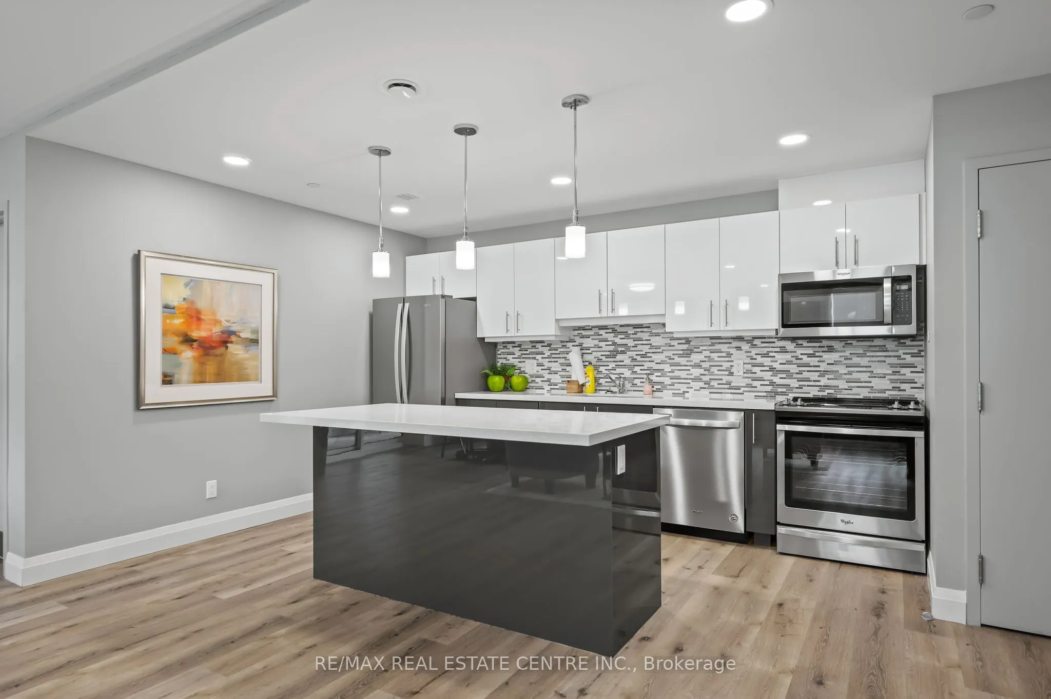 399 QUEEN Street S, #202