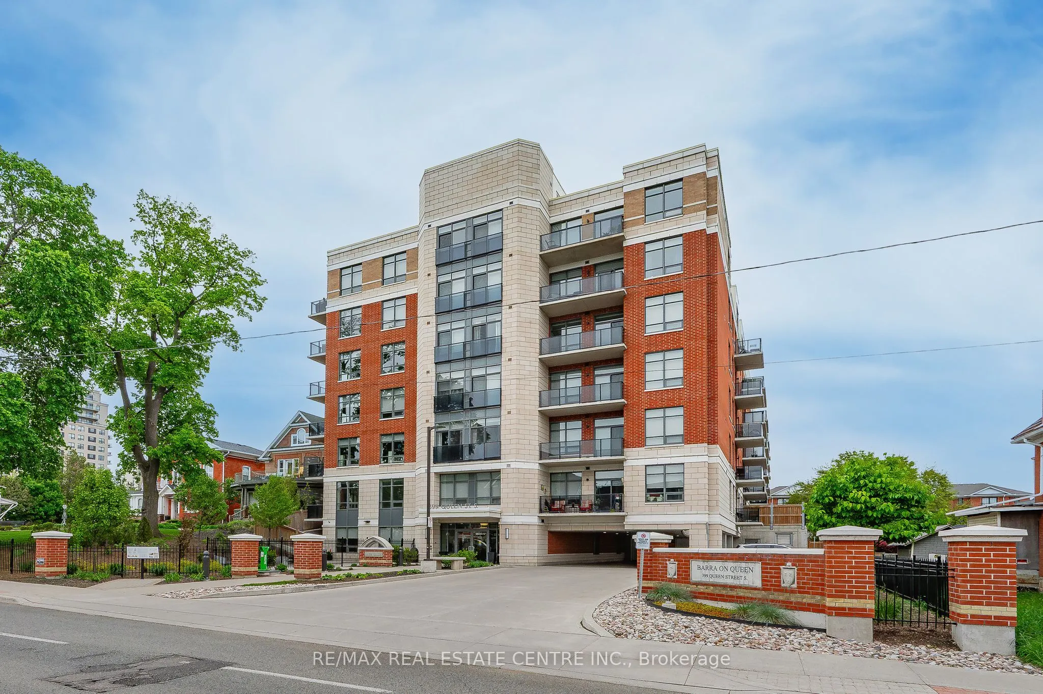 399 QUEEN Street S, #202