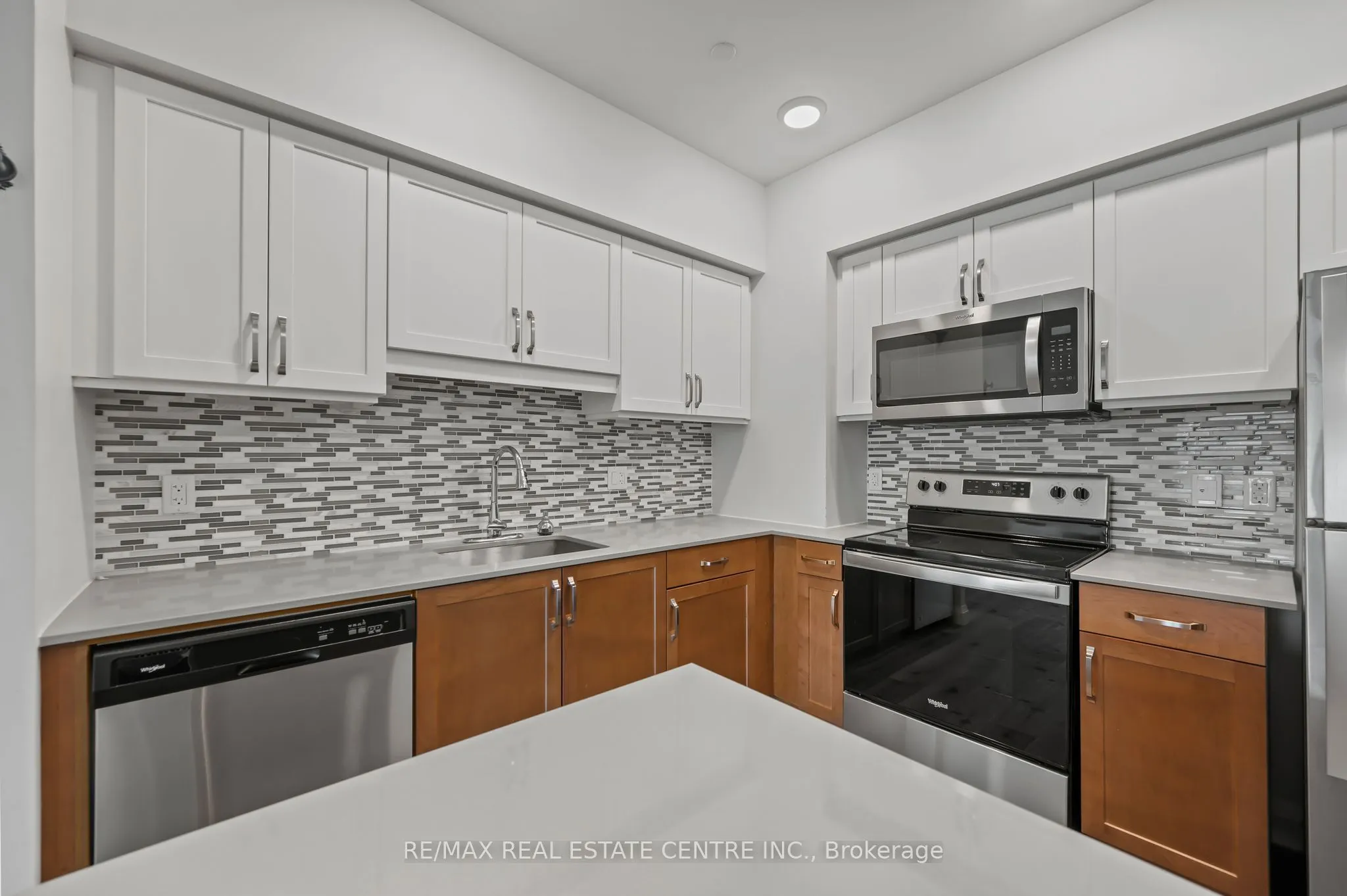 399 QUEEN Street S, #202