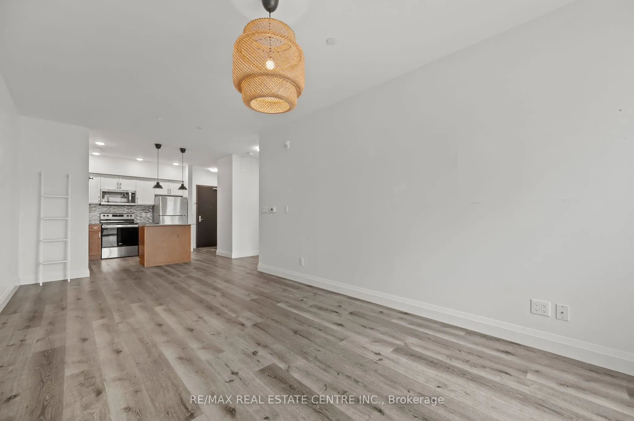 399 QUEEN Street S, #202