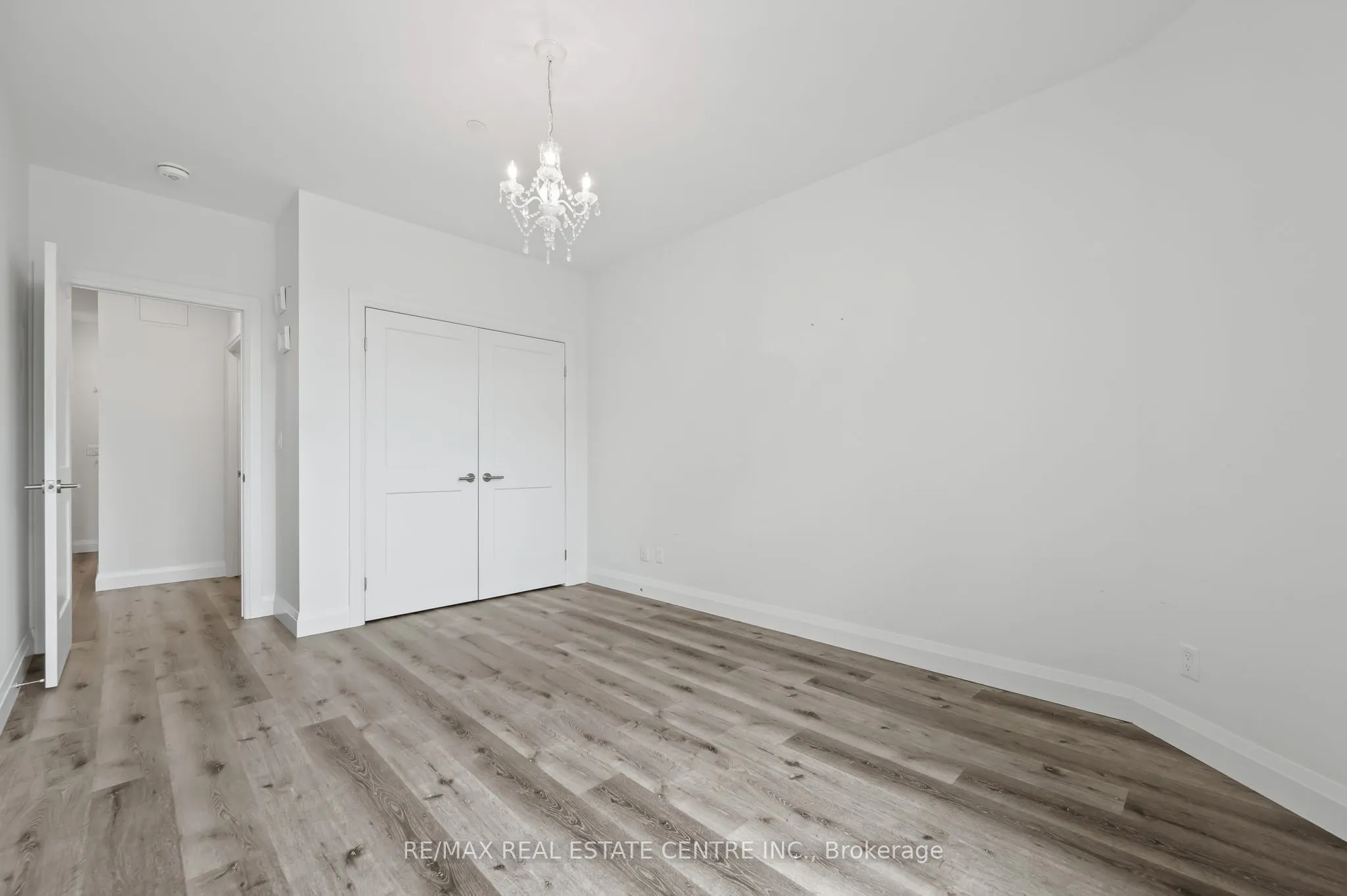 399 QUEEN Street S, #202