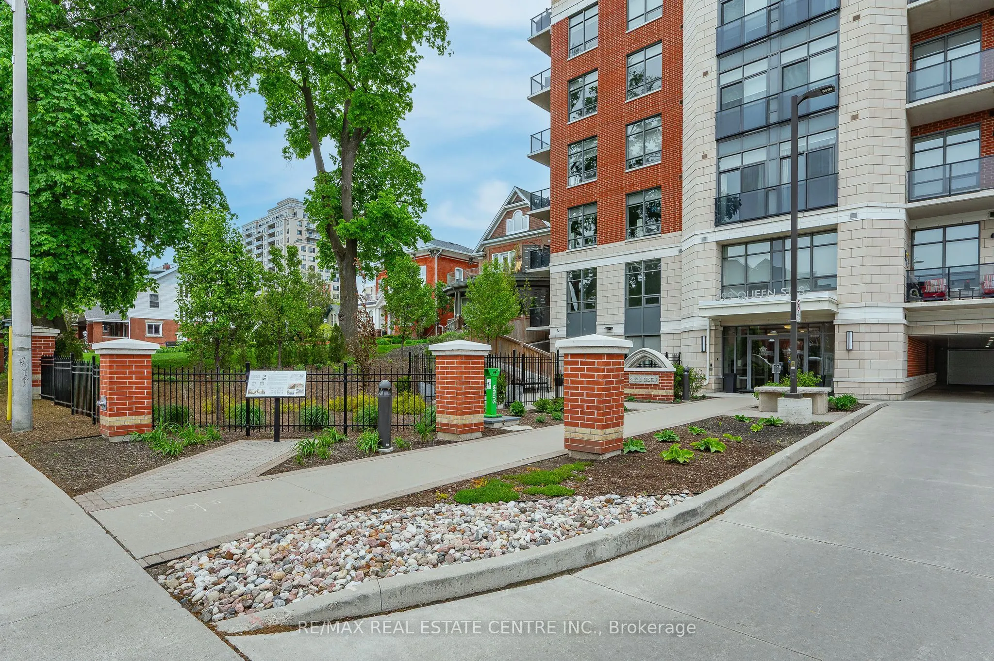 399 QUEEN Street S, #202