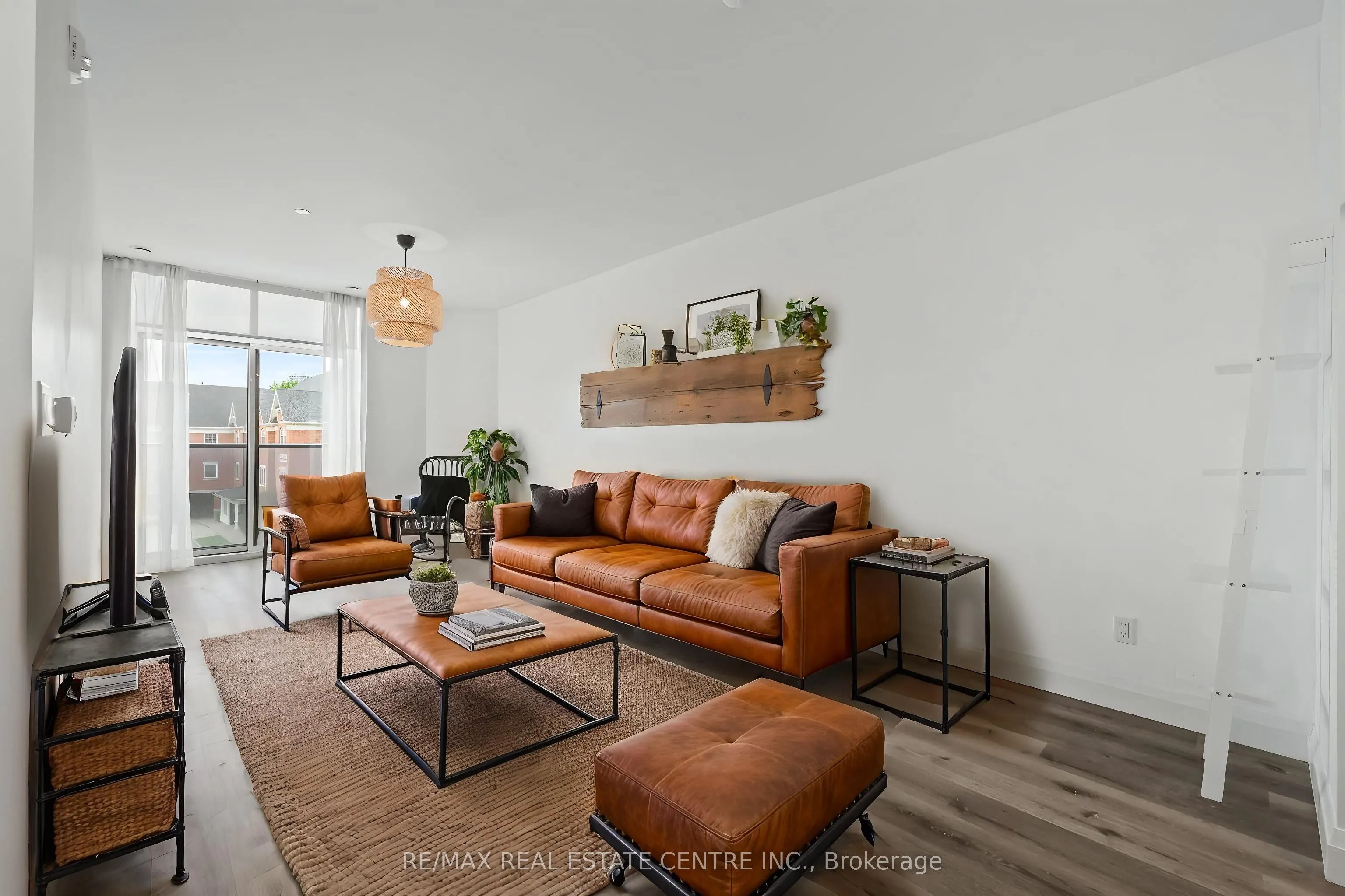 399 QUEEN Street S, #202